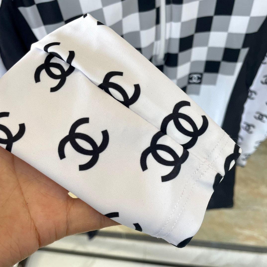  Chanel 新款连体泳衣  平角裤 😍🥰适合多种场景的游泳衣🏊‍♀️海边 游泳池 温泉 水上乐园 漂