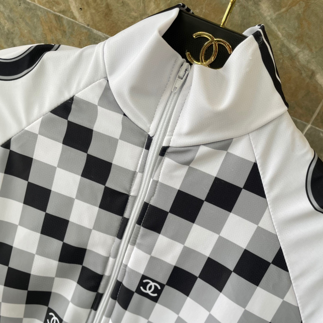  Chanel 新款连体泳衣  平角裤 😍🥰适合多种场景的游泳衣🏊‍♀️海边 游泳池 温泉 水上乐园 漂
