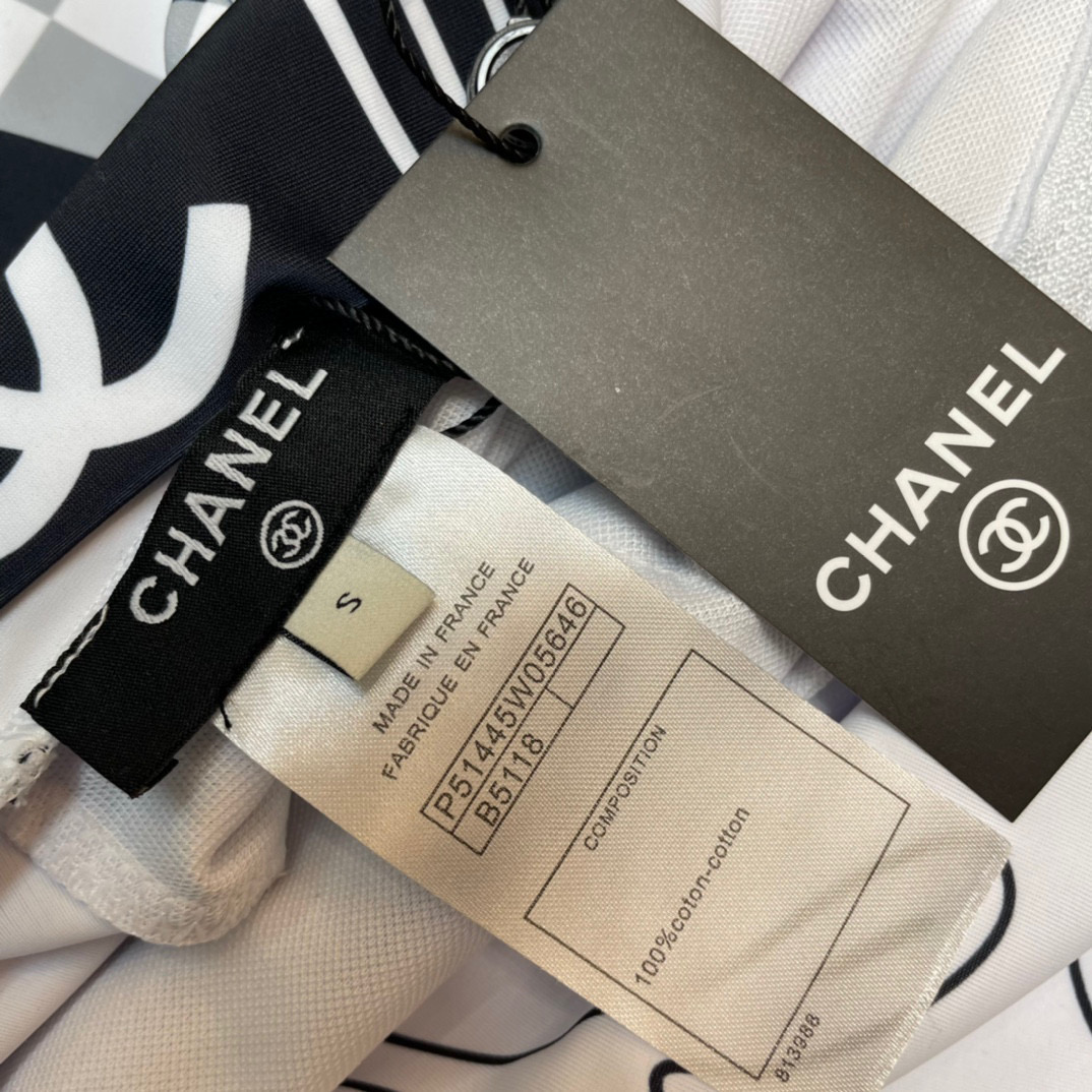  Chanel 新款连体泳衣  平角裤 😍🥰适合多种场景的游泳衣🏊‍♀️海边 游泳池 温泉 水上乐园 漂