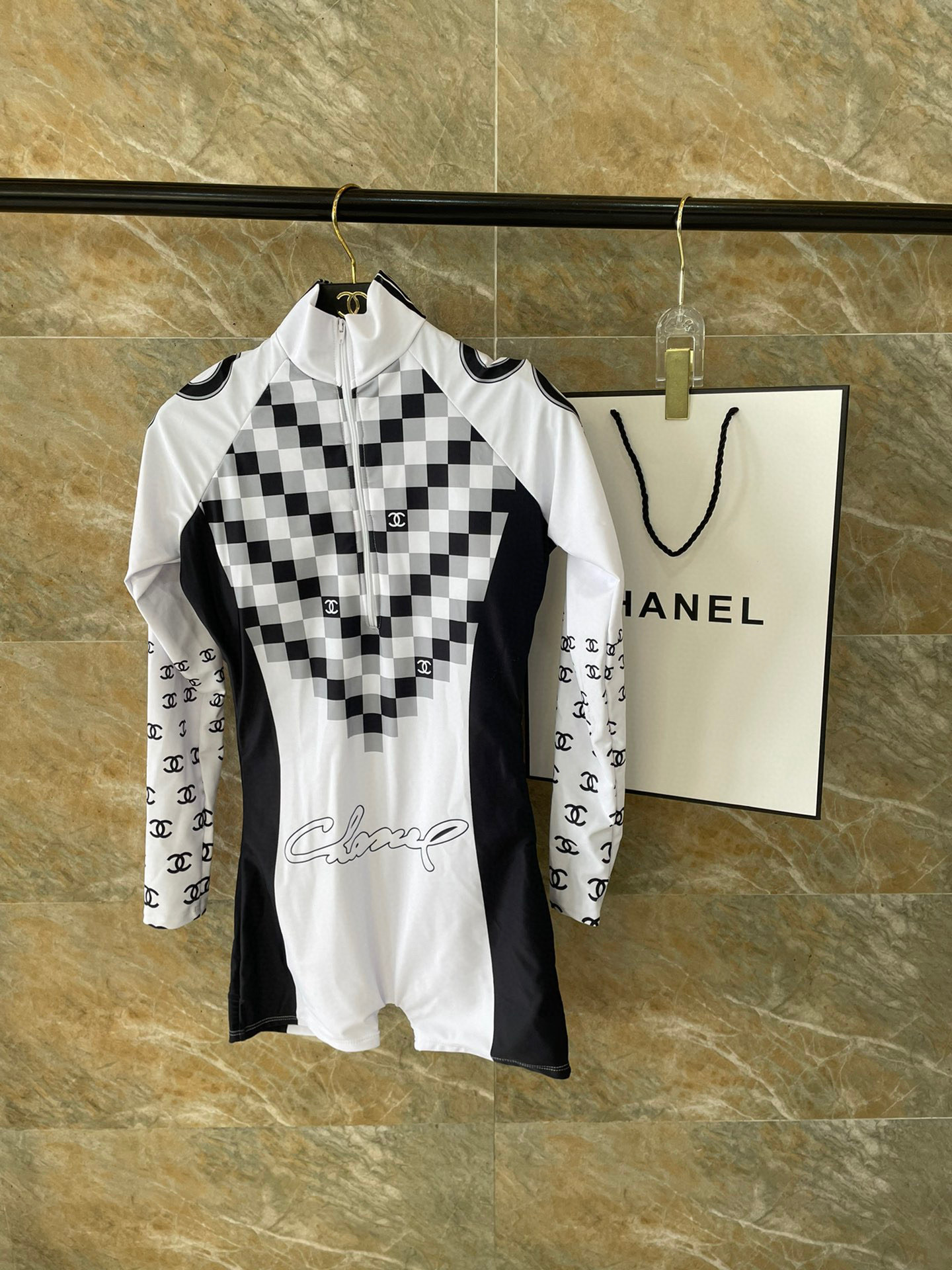  Chanel 新款连体泳衣  平角裤 😍🥰适合多种场景的游泳衣🏊‍♀️海边 游泳池 温泉 水上乐园 漂