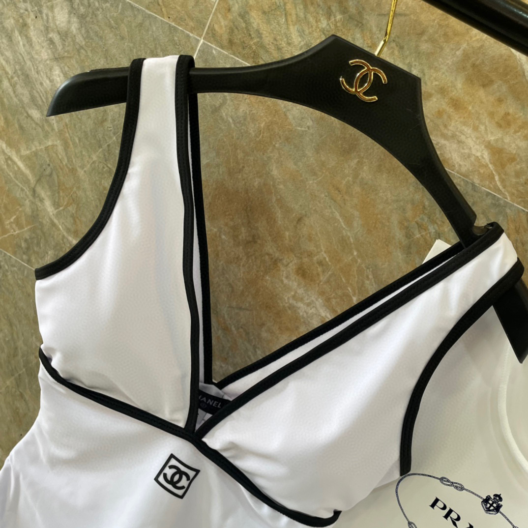  Chanel新款露背连体泳衣 黑色简单大气 适合多种场景的游泳衣🏊‍♀️海边 游泳池 温泉 水上乐园 