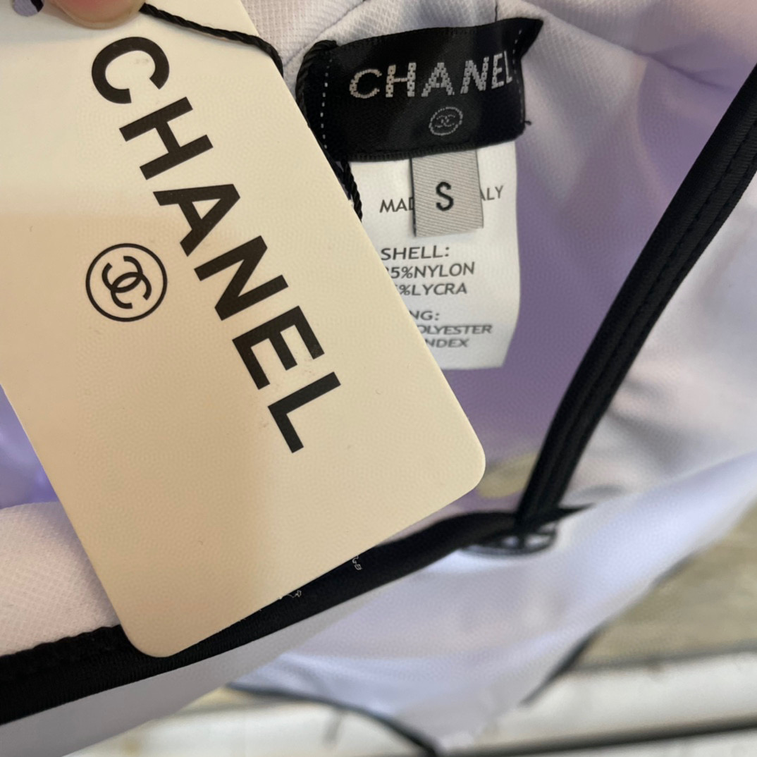  Chanel新款露背连体泳衣 黑色简单大气 适合多种场景的游泳衣🏊‍♀️海边 游泳池 温泉 水上乐园 