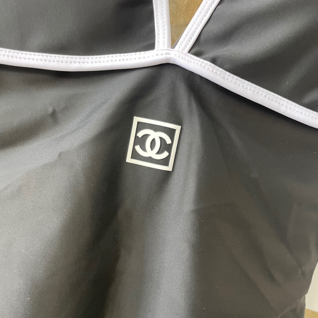  Chanel新款露背连体泳衣 黑色简单大气 适合多种场景的游泳衣🏊‍♀️海边 游泳池 温泉 水上乐园 