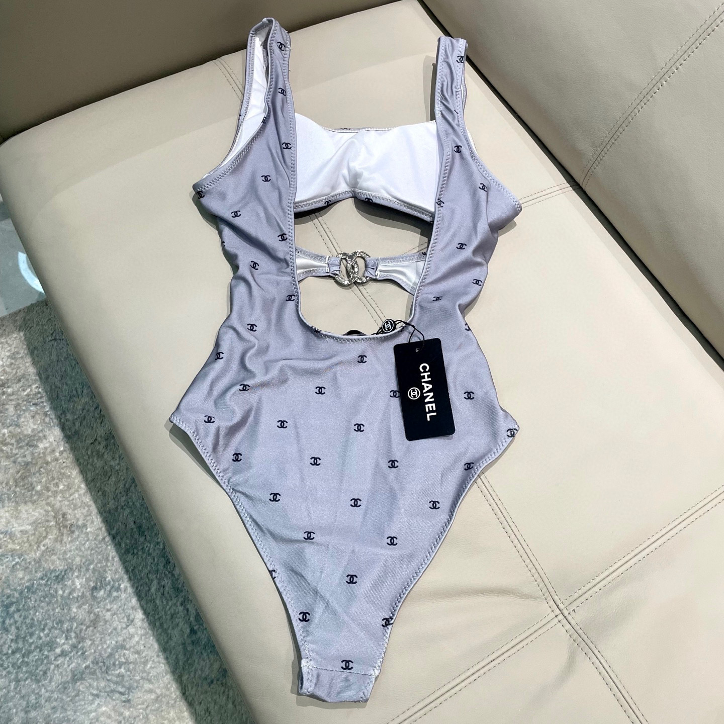  香奈儿连体😍🥰适合多种场景的游泳衣🏊‍♀️海边 游泳池 温泉 水上乐园 漂流都可以😌内搭也完全可以 连