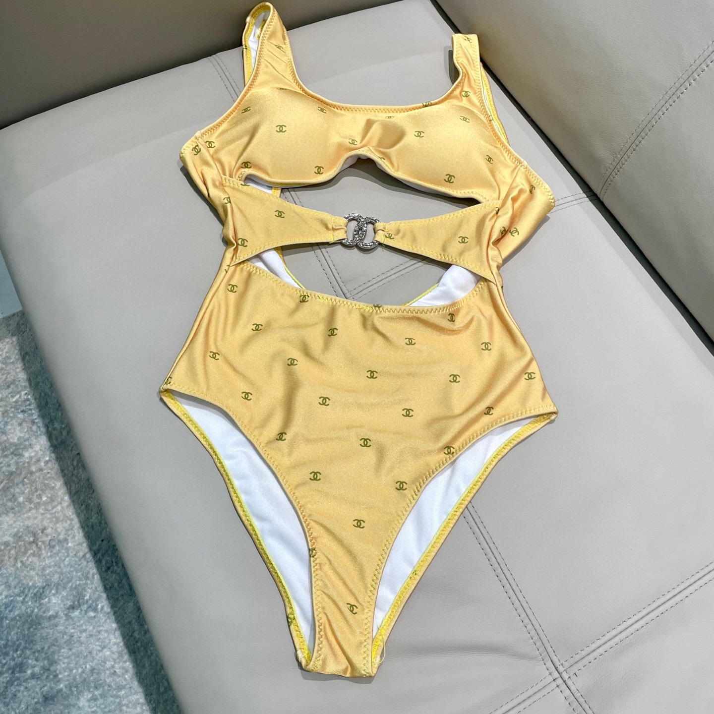  香奈儿连体😍🥰适合多种场景的游泳衣🏊‍♀️海边 游泳池 温泉 水上乐园 漂流都可以😌内搭也完全可以 连
