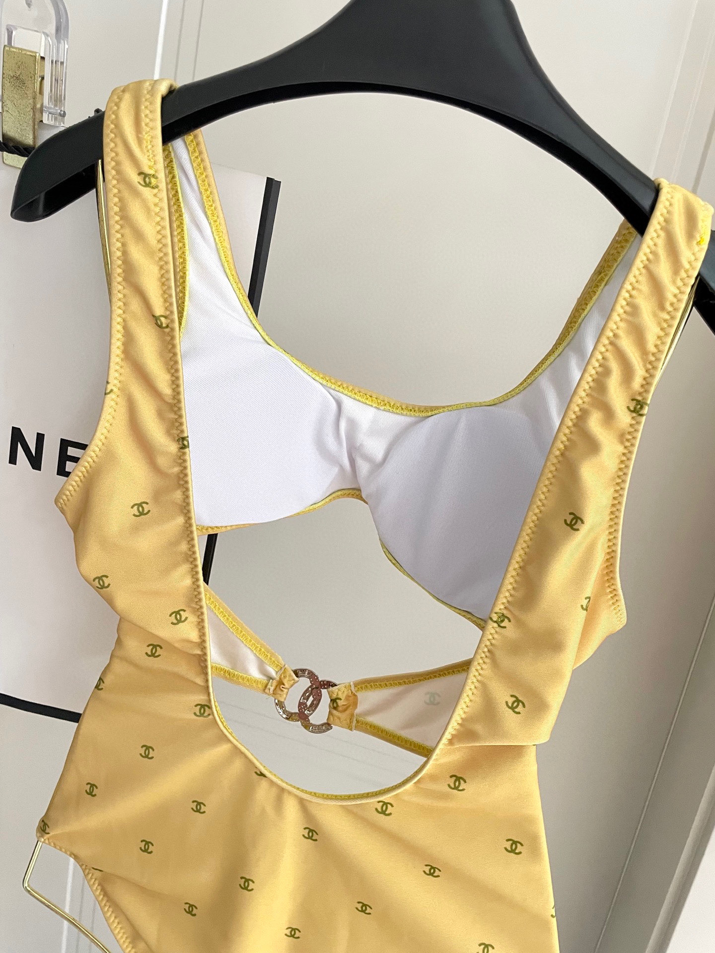  香奈儿连体😍🥰适合多种场景的游泳衣🏊‍♀️海边 游泳池 温泉 水上乐园 漂流都可以😌内搭也完全可以 连