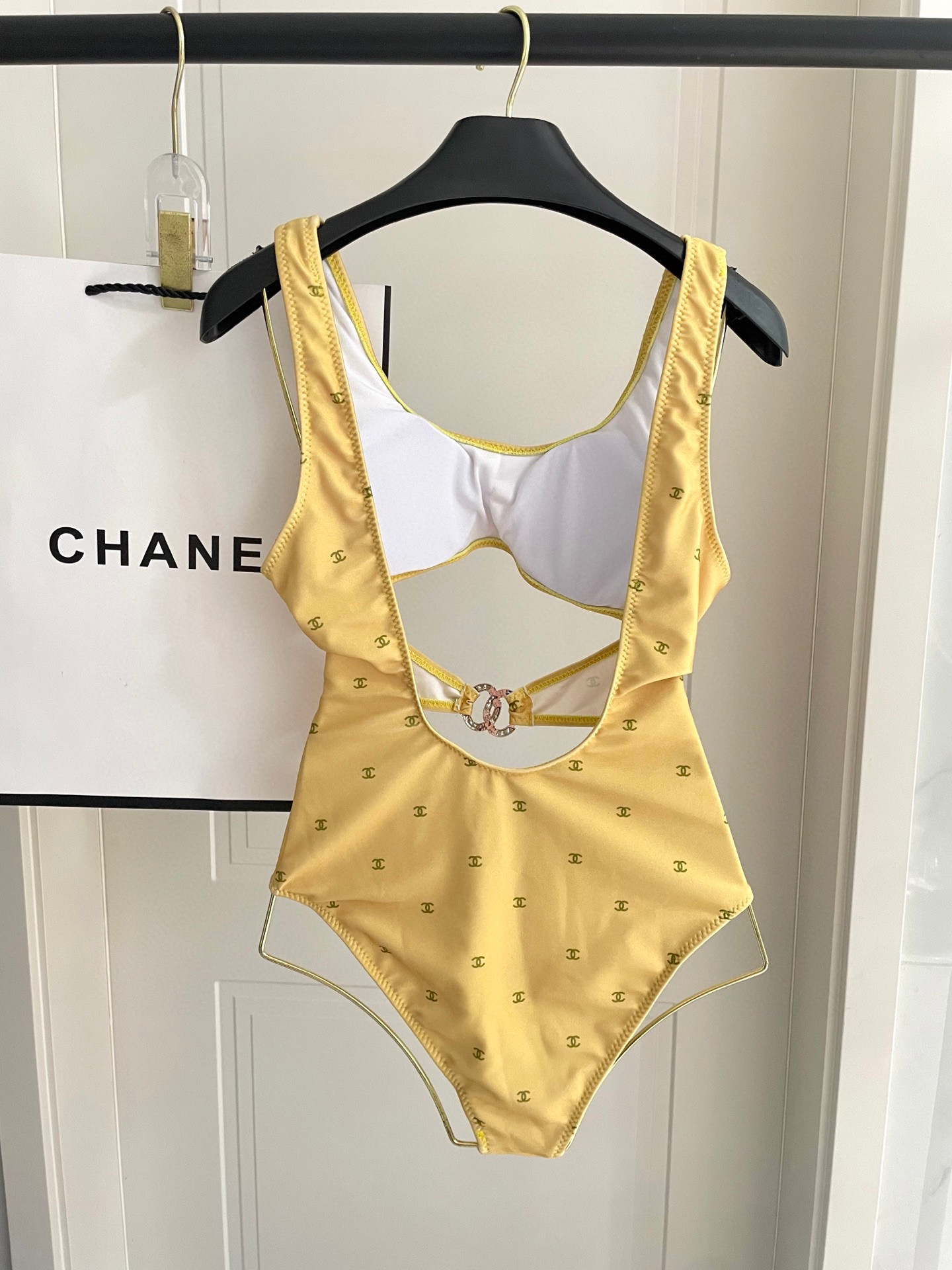  香奈儿连体😍🥰适合多种场景的游泳衣🏊‍♀️海边 游泳池 温泉 水上乐园 漂流都可以😌内搭也完全可以 连