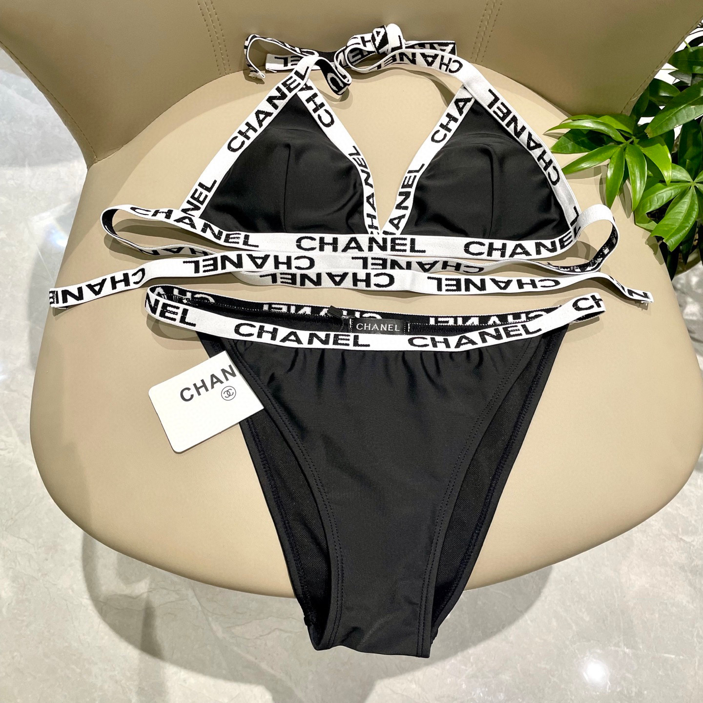 Chanel新款分体游泳衣😍🥰适合多种场景的游泳衣🏊‍♀️海边 游泳池 温泉 水上乐园 漂流都可以😌内