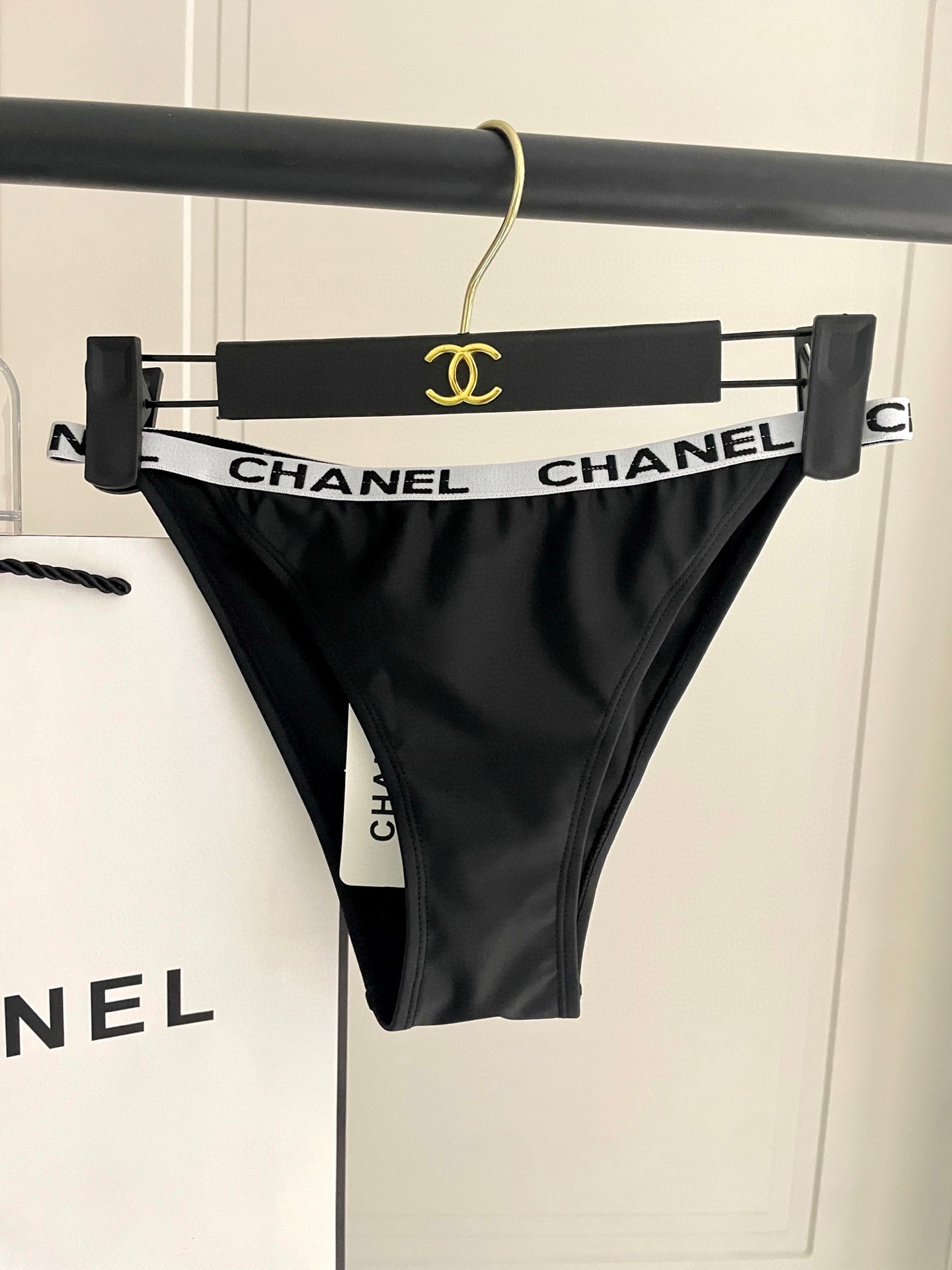  Chanel新款分体游泳衣😍🥰适合多种场景的游泳衣🏊‍♀️海边 游泳池 温泉 水上乐园 漂流都可以😌内