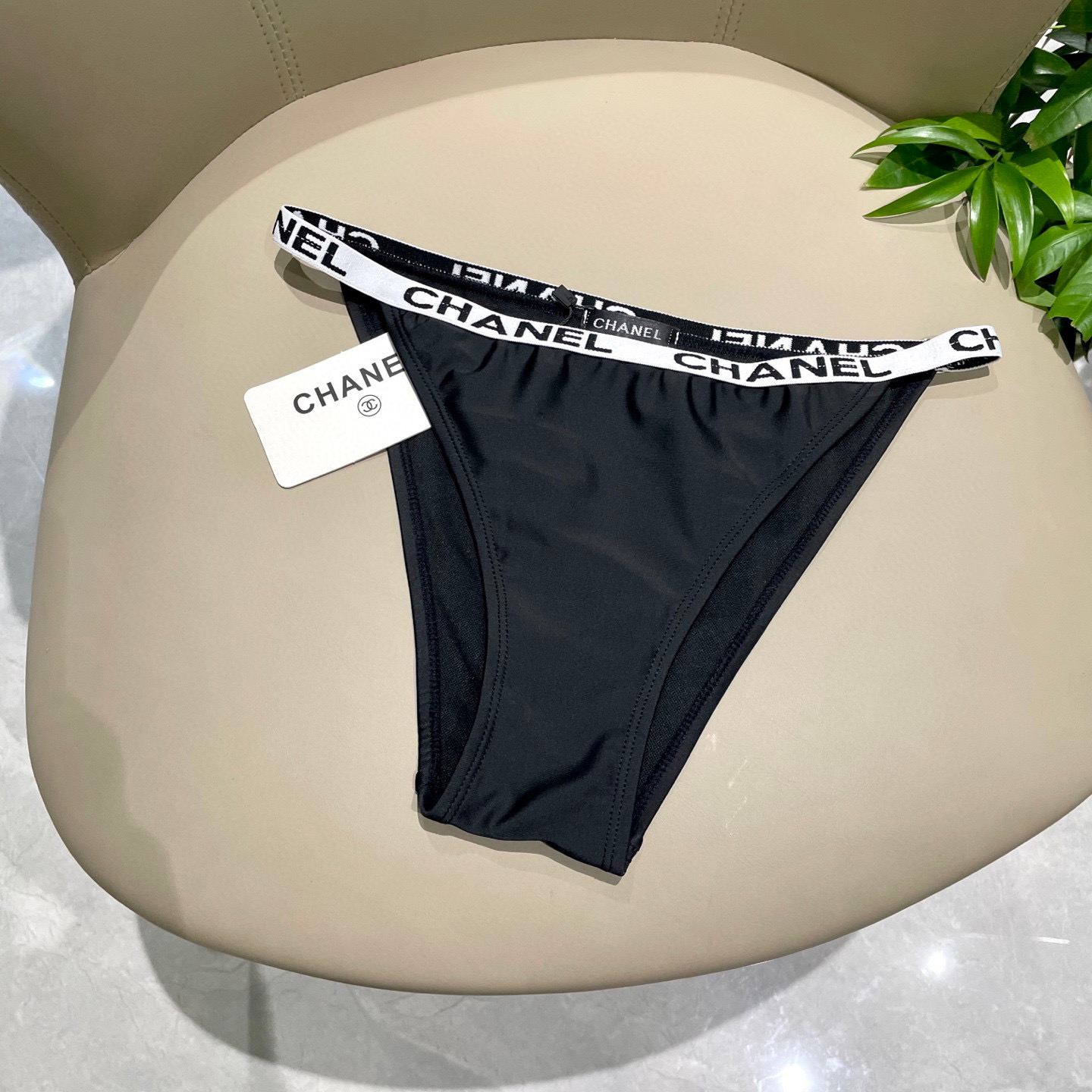  Chanel新款分体游泳衣😍🥰适合多种场景的游泳衣🏊‍♀️海边 游泳池 温泉 水上乐园 漂流都可以😌内