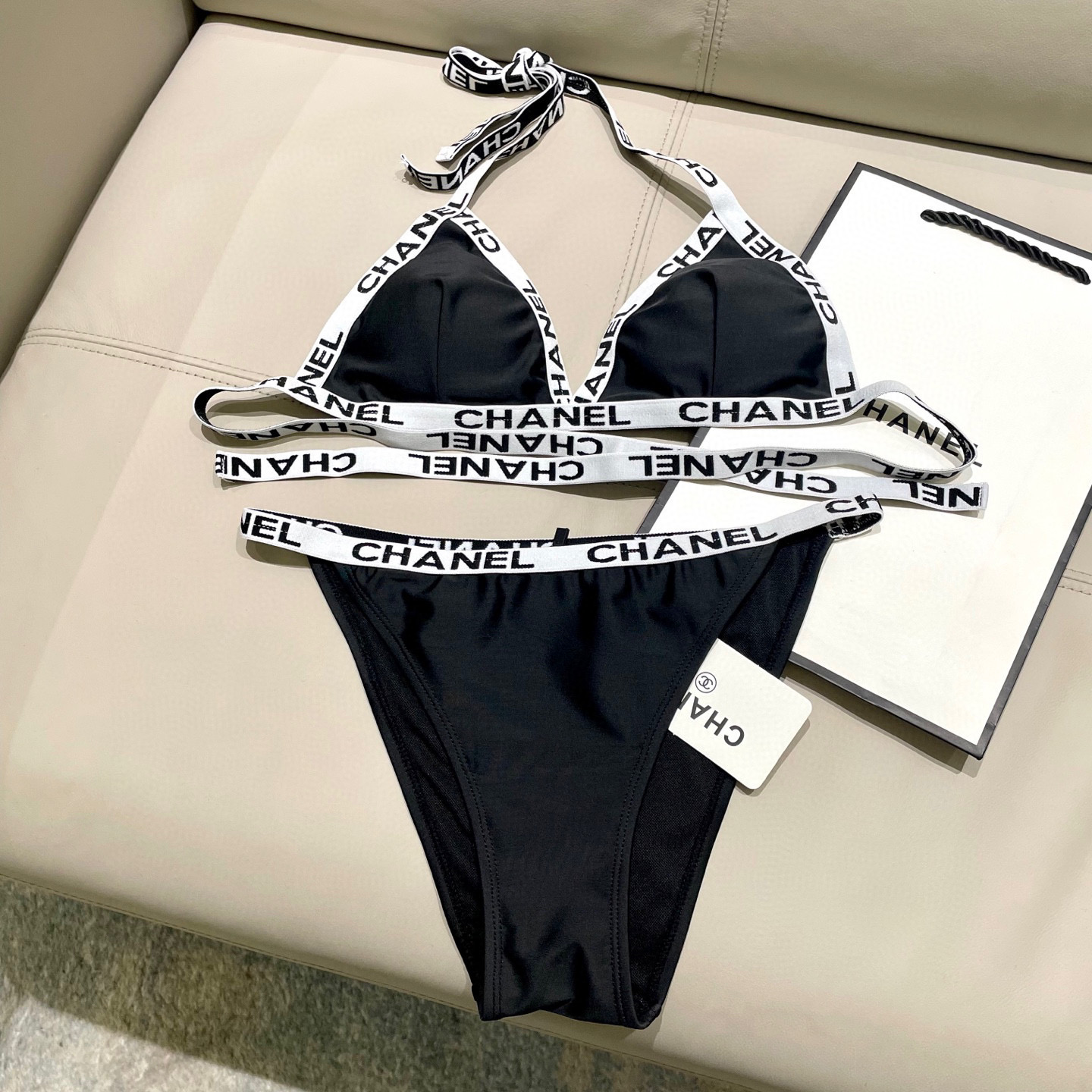  Chanel新款分体游泳衣😍🥰适合多种场景的游泳衣🏊‍♀️海边 游泳池 温泉 水上乐园 漂流都可以😌内