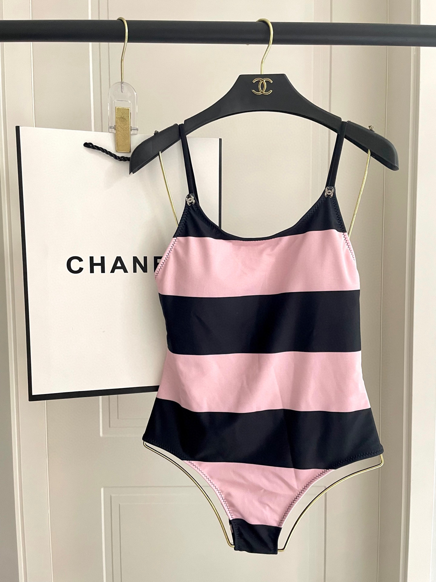  Chanel新款连体泳衣 彰显青春活力 💐🌸适合多种场景的游泳衣🏊‍♀️海边 游泳池 温泉 水上乐园 