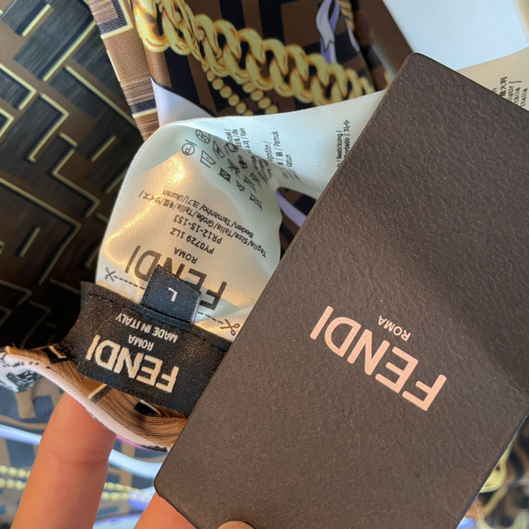  Fendi 芬迪连体泳衣  😍🥰适合多种场景的游泳衣🏊‍♀️海边 游泳池 温泉 水上乐园 漂流都可以😌
