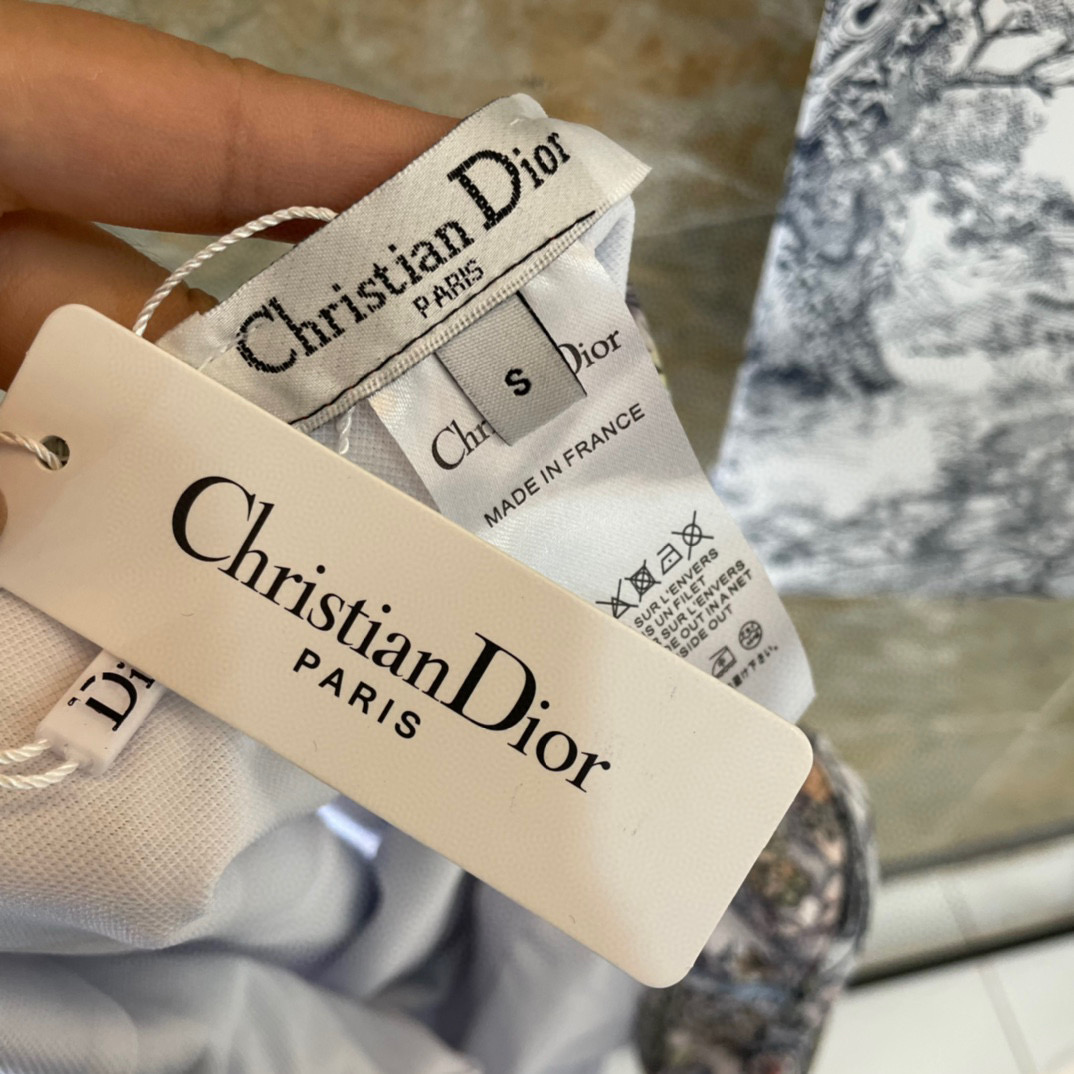 Dior 迪奥新款连体泳衣  强烈推荐！超显气质 前面拉链设计穿脱方便 😍🥰适合多种场景的游泳衣🏊‍♀
