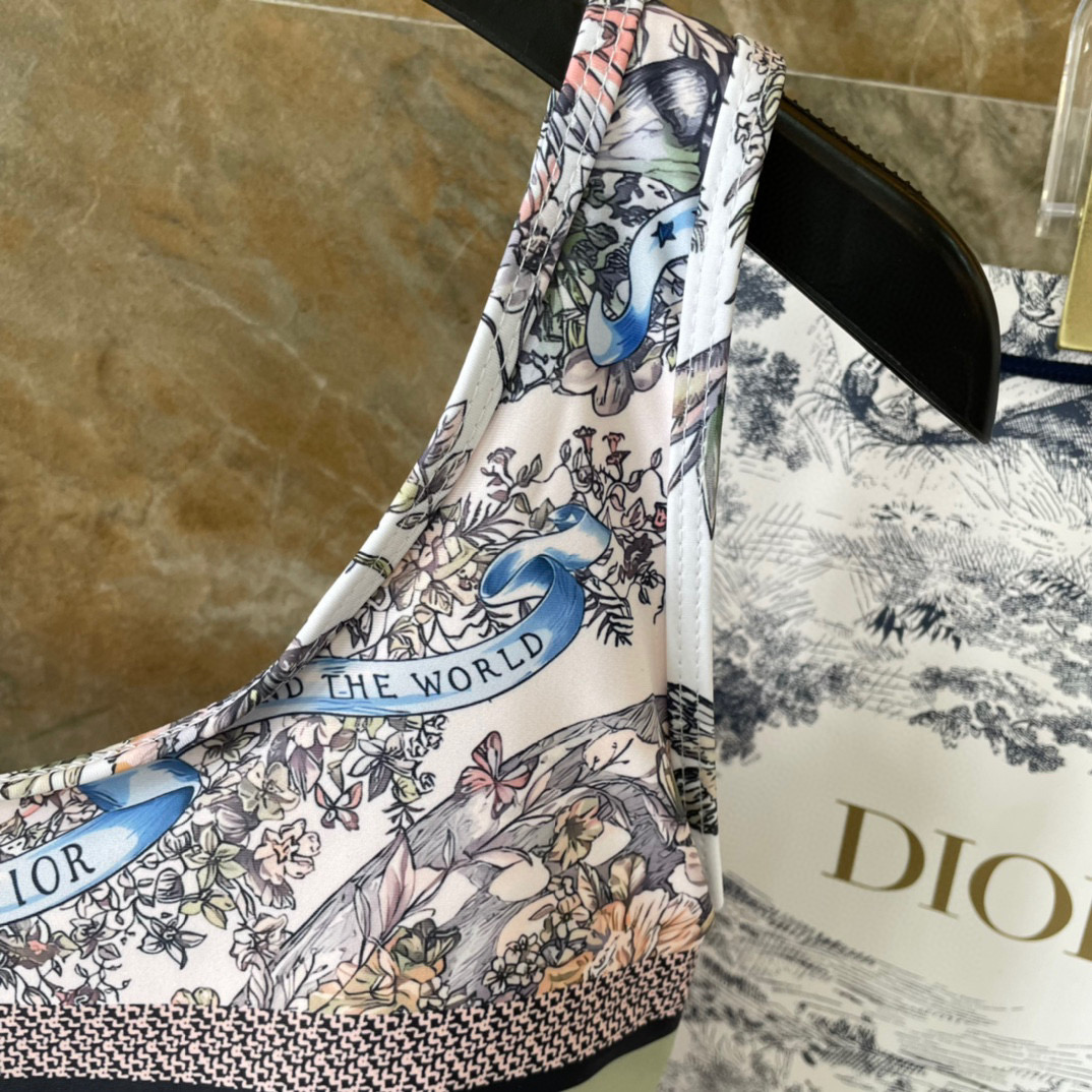  Dior 迪奥新款连体泳衣  强烈推荐！超显气质 前面拉链设计穿脱方便 😍🥰适合多种场景的游泳衣🏊‍♀