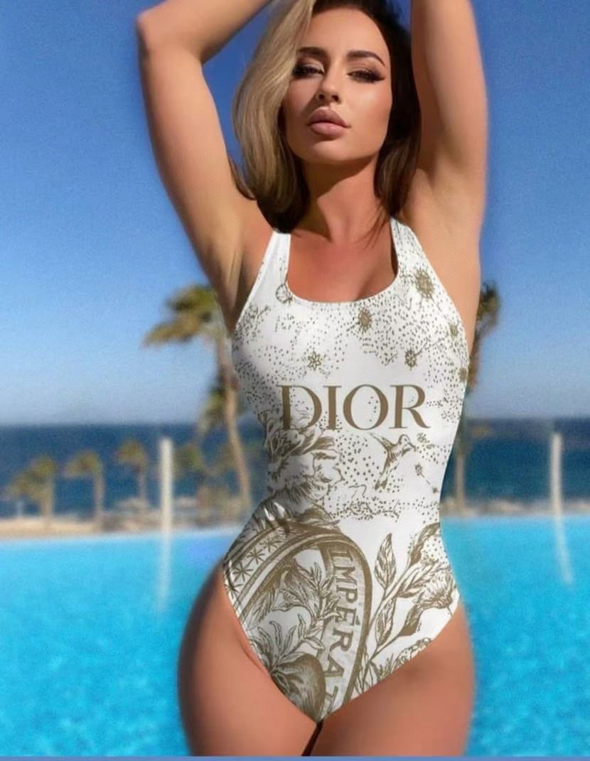  Dior新款泳衣😍🥰适合多种场景的游泳衣🏊‍♀️海边 游泳池 温泉 水上乐园 漂流都可以😌内搭也完全可