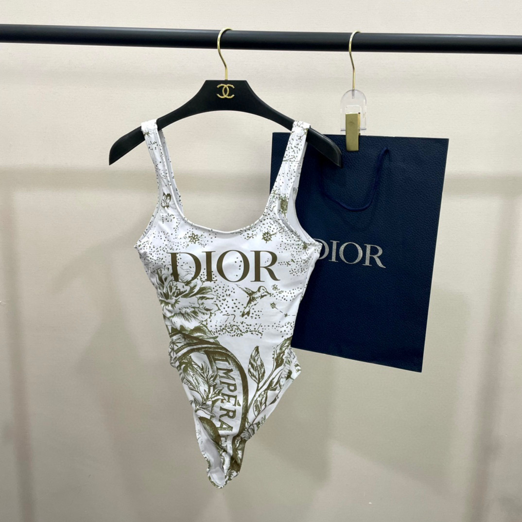  Dior新款泳衣😍🥰适合多种场景的游泳衣🏊‍♀️海边 游泳池 温泉 水上乐园 漂流都可以😌内搭也完全可