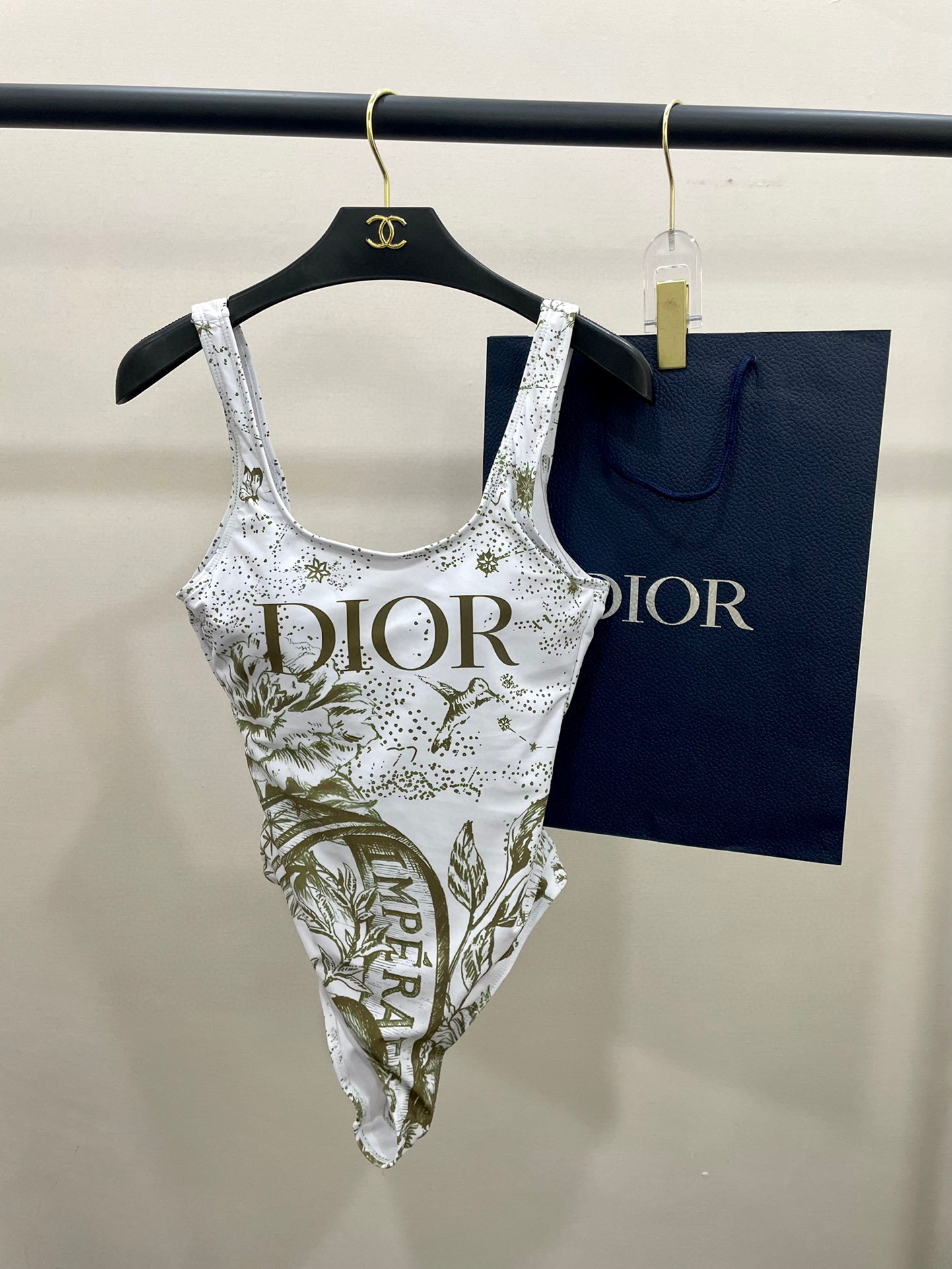  Dior新款泳衣😍🥰适合多种场景的游泳衣🏊‍♀️海边 游泳池 温泉 水上乐园 漂流都可以😌内搭也完全可