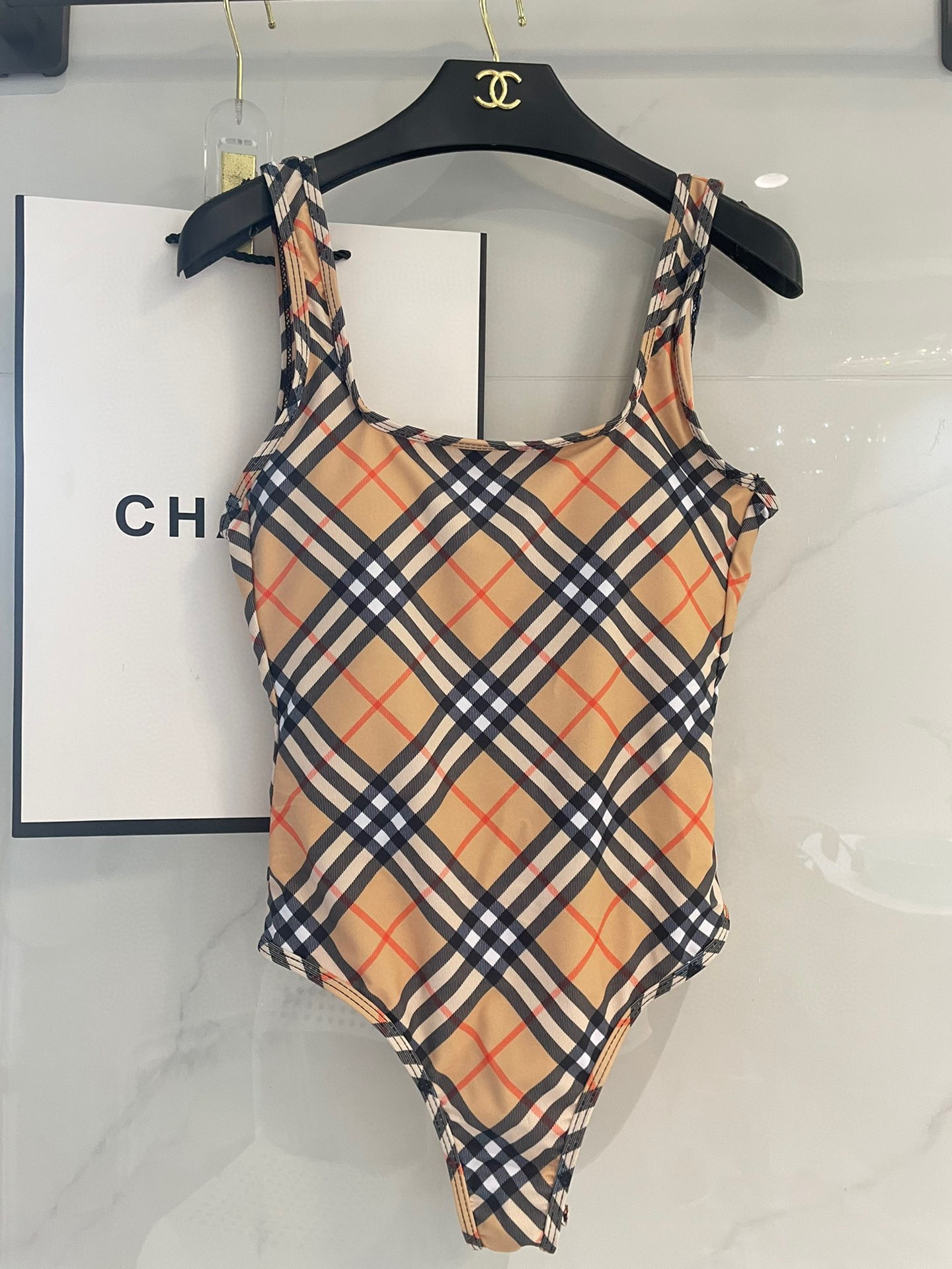 巴宝莉新款👙❤️😍🥰适合多种场景的游泳衣🏊‍♀️海边 游泳池 温泉 水上乐园 漂流都可以😌内搭外穿也完