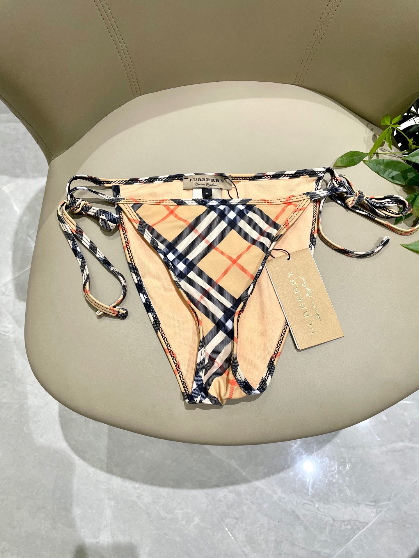  巴宝莉专柜新款分体😍🥰适合多种场景的游泳衣🏊‍♀️海边 游泳池 温泉 水上乐园 漂流都可以😌内搭也完全