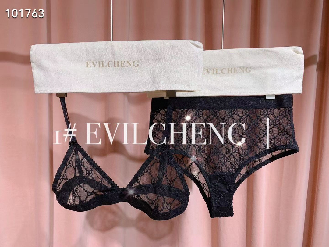 NO:304347,Gucci's new mesh bikini is super awesome!  It is released simultaneously in major counters, and it naturally presents a sense of fashion!  Very age-reducing and youthful. S M LXl Swimsuits, Swimsuits, Bikinis, Swimsuits, Bikinis19860909Gucci古奇新款网纱比基尼 上身超级棒！同步各大专柜发售,自然而然呈现时尚感！十分减龄,具有年轻活力. 码数S M LXl 泳衣泳裤比基尼,泳衣，泳裤，比基尼,gucci,swimsuits,bikinis,accessory