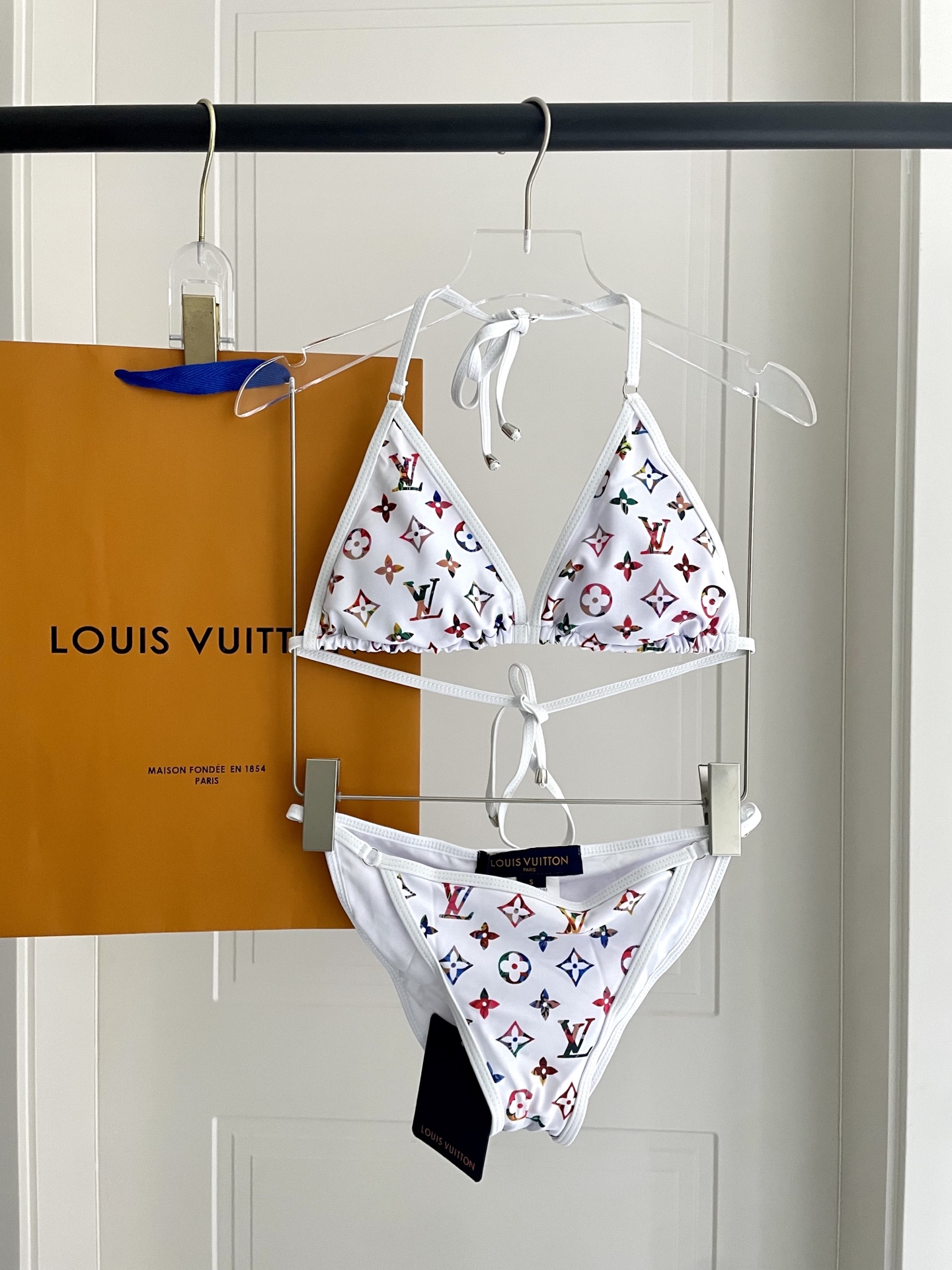 NO:304359,Lv Bikini The upper body is super good!  It is released simultaneously in major counters, and it naturally presents a sense of fashion!  Very age-reducing and youthful. S M L Xl swimsuits, swimming trunks, bikini, swimsuits, swimming trunks, bikinis, louis vuitton, swimsuits, bikinis19860909Lv比基尼 上身超级棒！同步各大专柜发售,自然而然呈现时尚感！十分减龄,具有年轻活力. 码数S M L Xl泳衣泳裤比基尼,泳衣，泳裤，比基尼,louis vuitton,swimsuits,bikinis,accessory