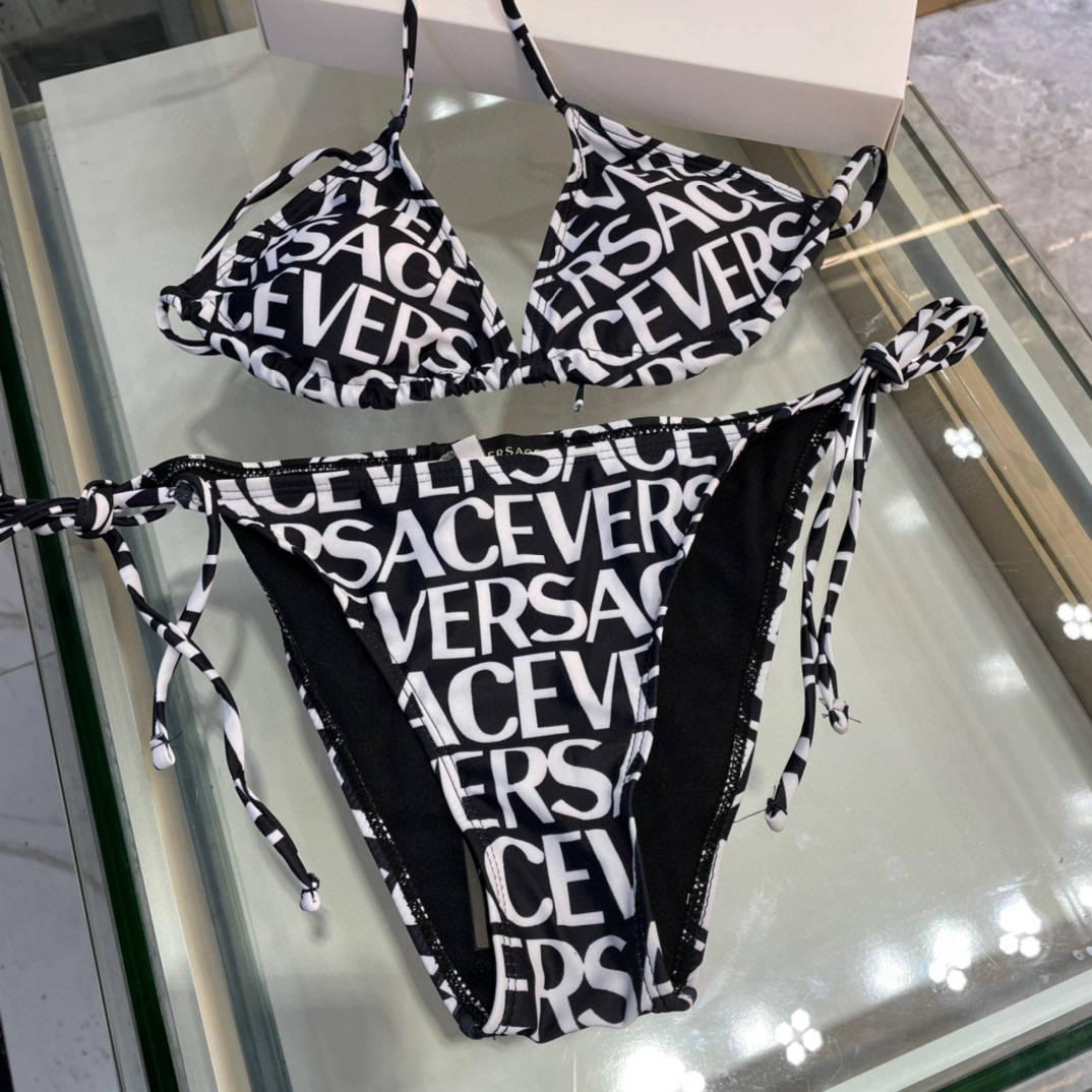  范思哲新款印花字母比基尼 推荐款👍👙❤️😍🥰适合多种场景的游泳衣🏊‍♀️海边 游泳池 温泉 水上乐园 