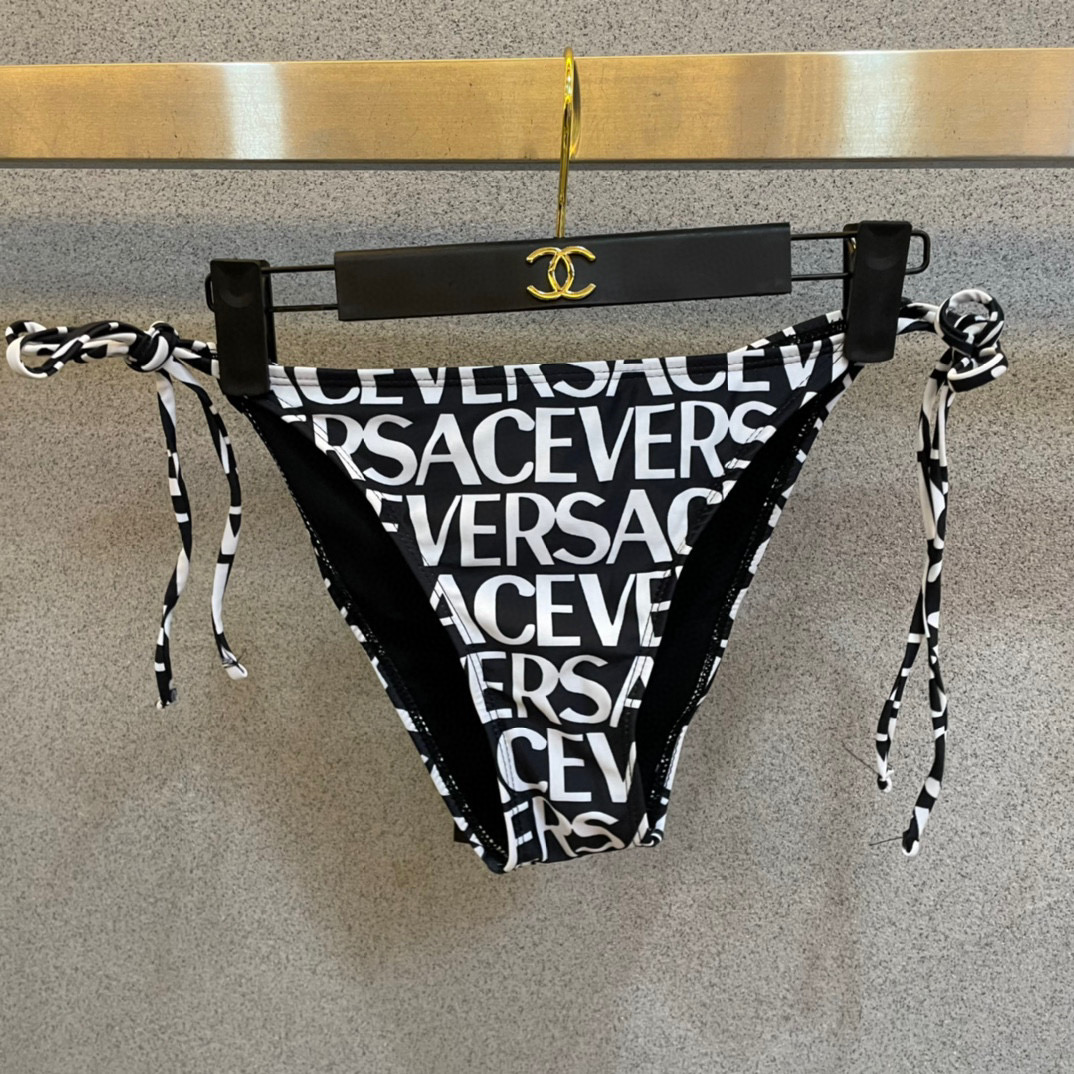  范思哲新款印花字母比基尼 推荐款👍👙❤️😍🥰适合多种场景的游泳衣🏊‍♀️海边 游泳池 温泉 水上乐园 