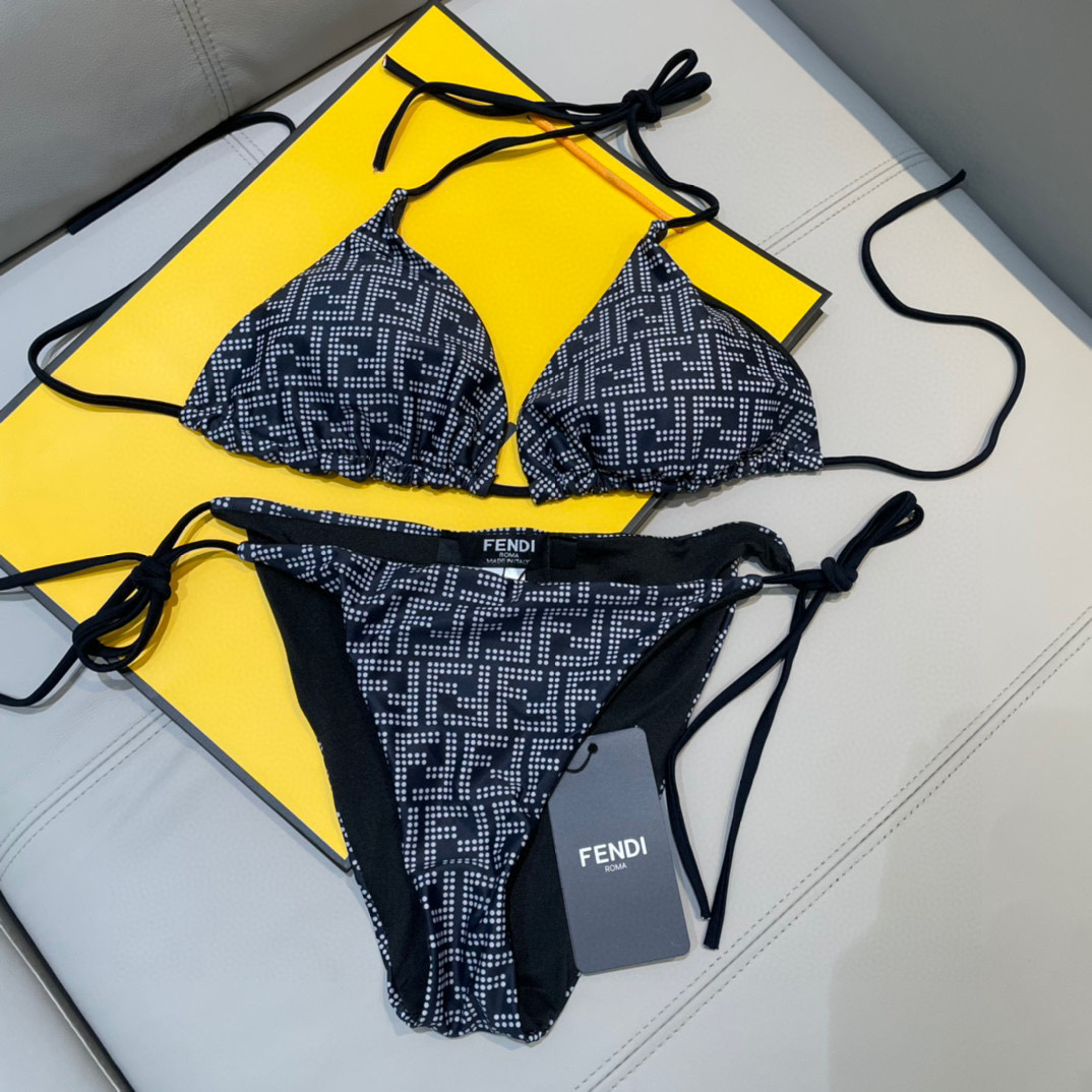  芬迪比基尼😍🥰适合多种场景的游泳衣🏊‍♀️海边 游泳池 温泉 水上乐园 漂流都可以😌内搭也完全可以 连