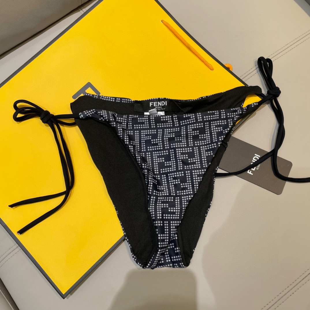  芬迪比基尼😍🥰适合多种场景的游泳衣🏊‍♀️海边 游泳池 温泉 水上乐园 漂流都可以😌内搭也完全可以 连