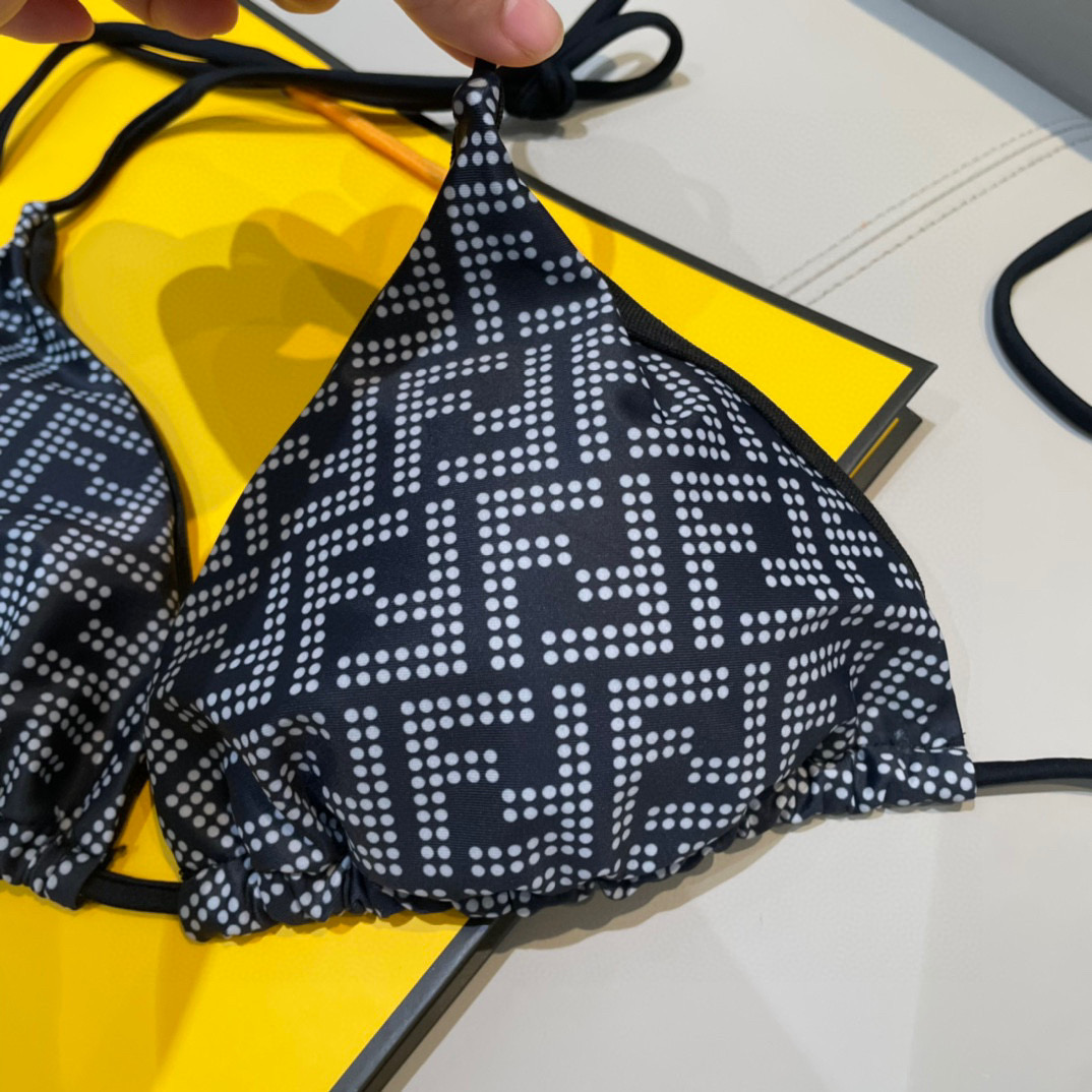  芬迪比基尼😍🥰适合多种场景的游泳衣🏊‍♀️海边 游泳池 温泉 水上乐园 漂流都可以😌内搭也完全可以 连