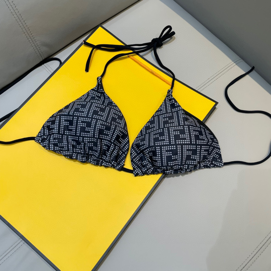  芬迪比基尼😍🥰适合多种场景的游泳衣🏊‍♀️海边 游泳池 温泉 水上乐园 漂流都可以😌内搭也完全可以 连