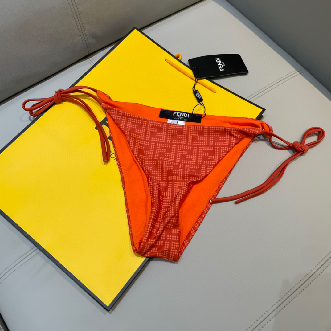  芬迪比基尼😍🥰适合多种场景的游泳衣🏊‍♀️海边 游泳池 温泉 水上乐园 漂流都可以😌内搭也完全可以 连