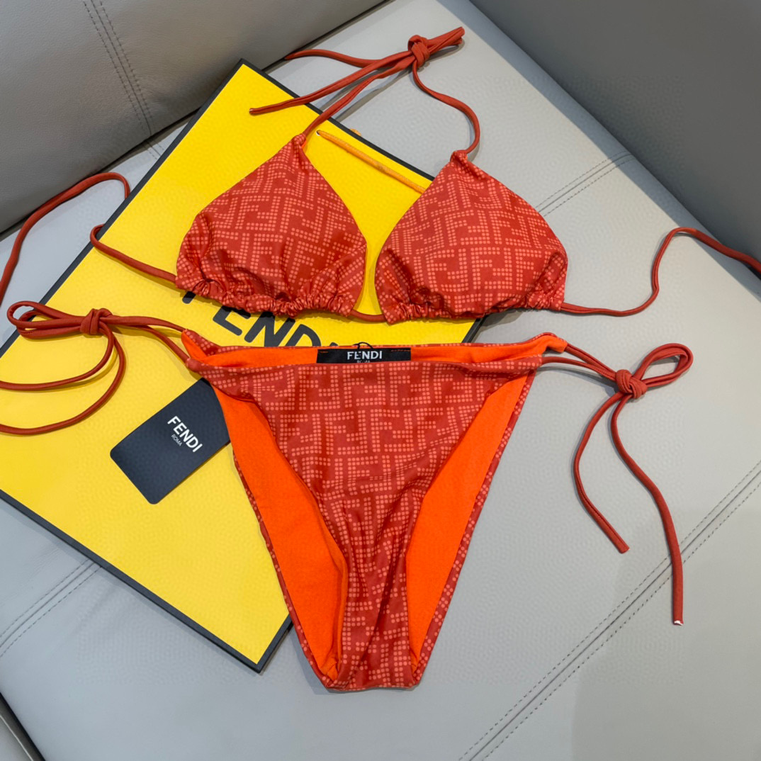  芬迪比基尼😍🥰适合多种场景的游泳衣🏊‍♀️海边 游泳池 温泉 水上乐园 漂流都可以😌内搭也完全可以 连