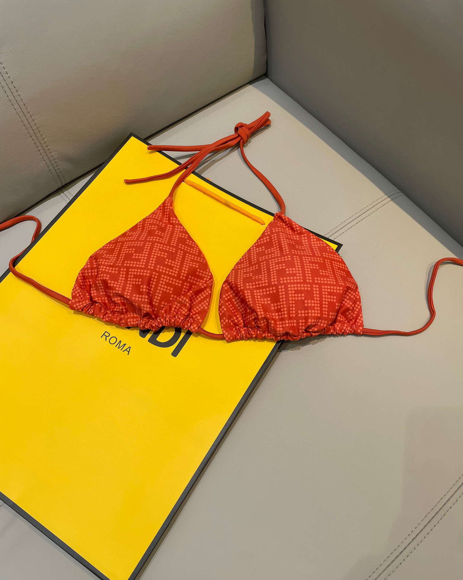  芬迪比基尼😍🥰适合多种场景的游泳衣🏊‍♀️海边 游泳池 温泉 水上乐园 漂流都可以😌内搭也完全可以 连