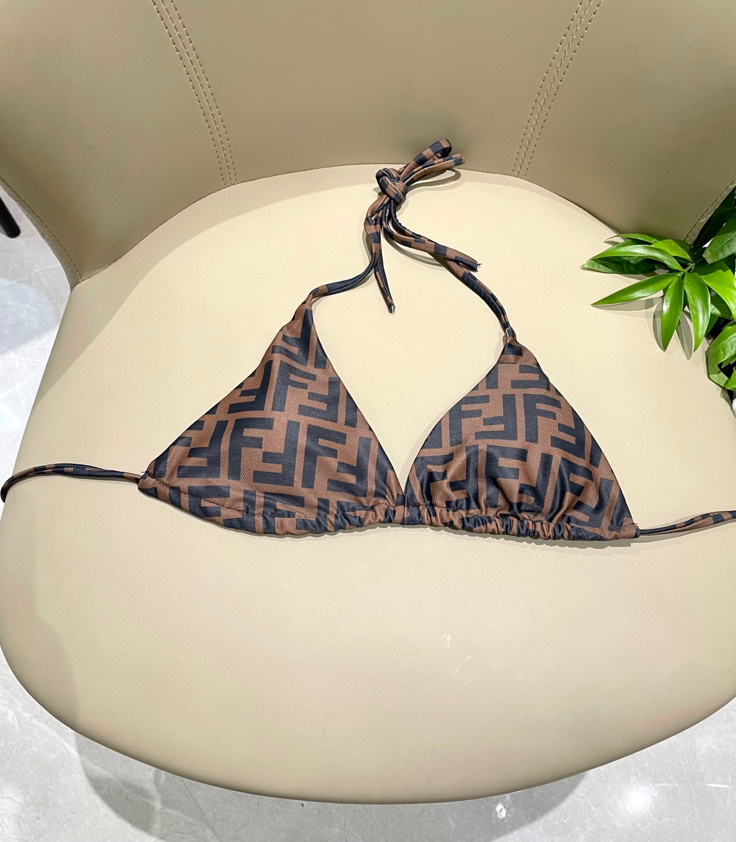  芬迪新款分体游泳衣😍🥰适合多种场景的游泳衣🏊‍♀️海边 游泳池 温泉 水上乐园 漂流都可以😌内搭也完全