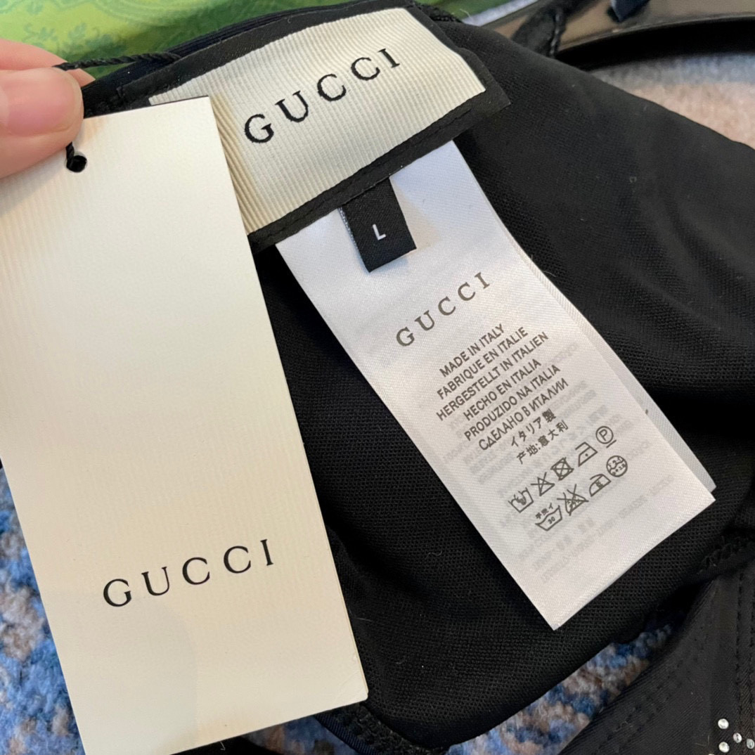  Gucci新款带钻比基尼泳衣~字母印花吊带背心加钻装饰文胸内衣+三角裤两件套装， S.M.L Xl