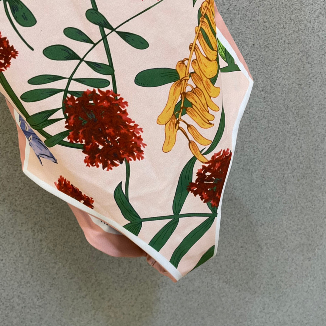  Gucci新款泳衣 双面印花 双面可穿😍🥰适合多种场景的游泳衣🏊‍♀️海边 游泳池 温泉 水上乐园 漂