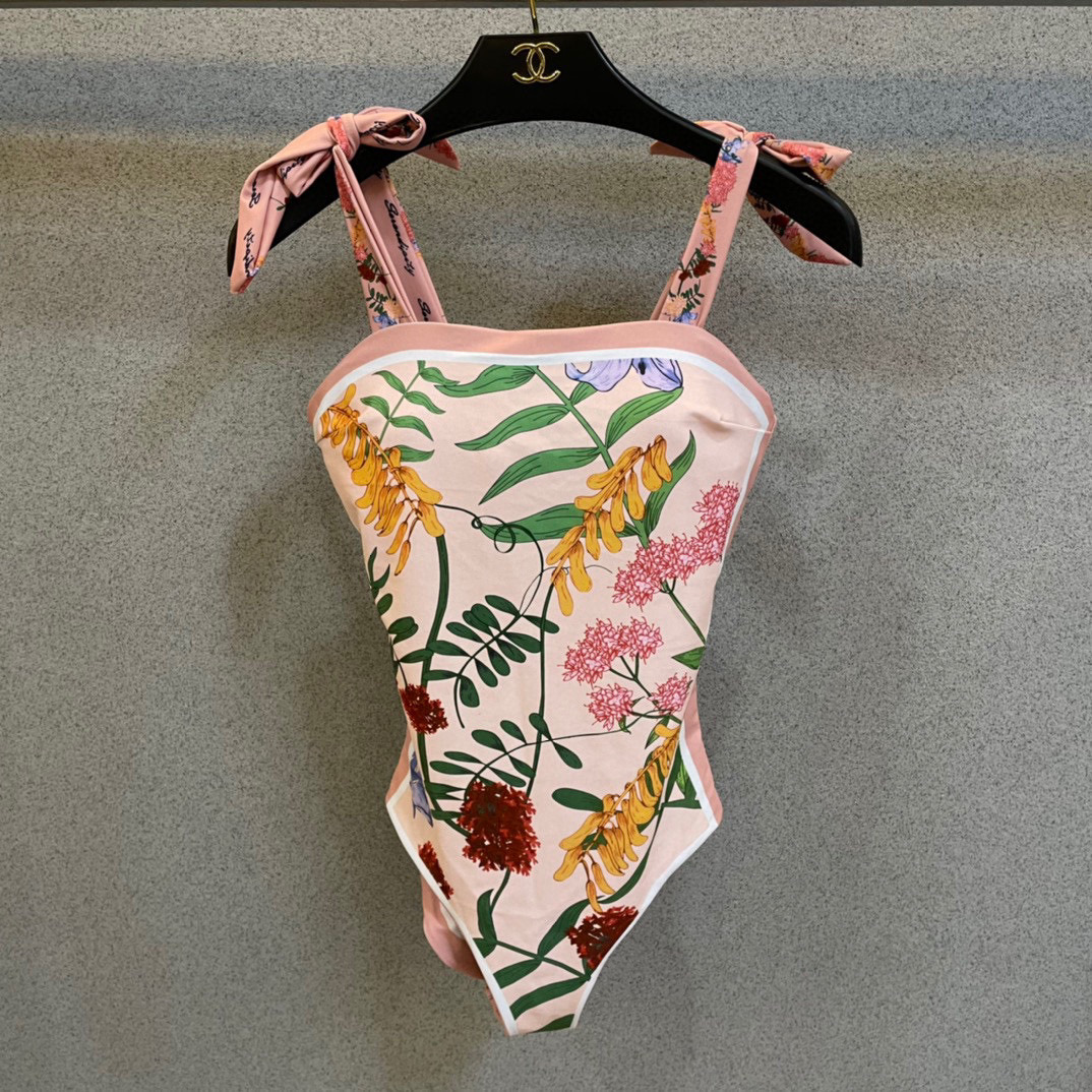  Gucci新款泳衣 双面印花 双面可穿😍🥰适合多种场景的游泳衣🏊‍♀️海边 游泳池 温泉 水上乐园 漂
