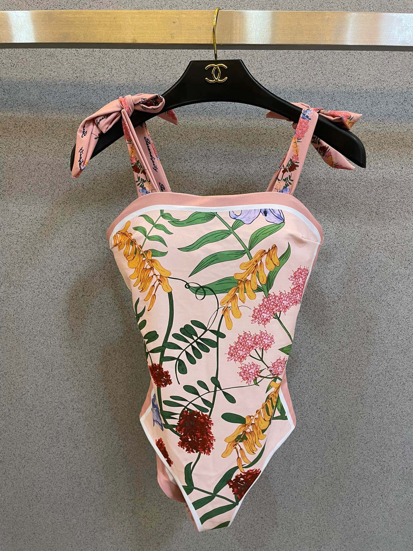  Gucci新款泳衣 双面印花 双面可穿😍🥰适合多种场景的游泳衣🏊‍♀️海边 游泳池 温泉 水上乐园 漂