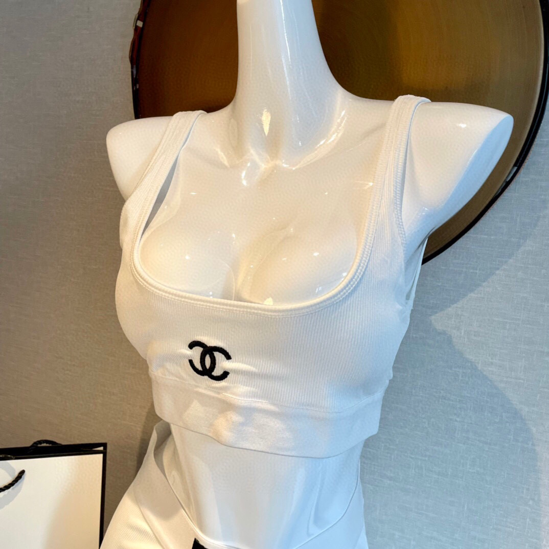  Chanel新款分体泳衣😍🥰适合多种场景的游泳衣🏊‍♀️海边 游泳池 温泉 水上乐园 漂流都可以😌内搭