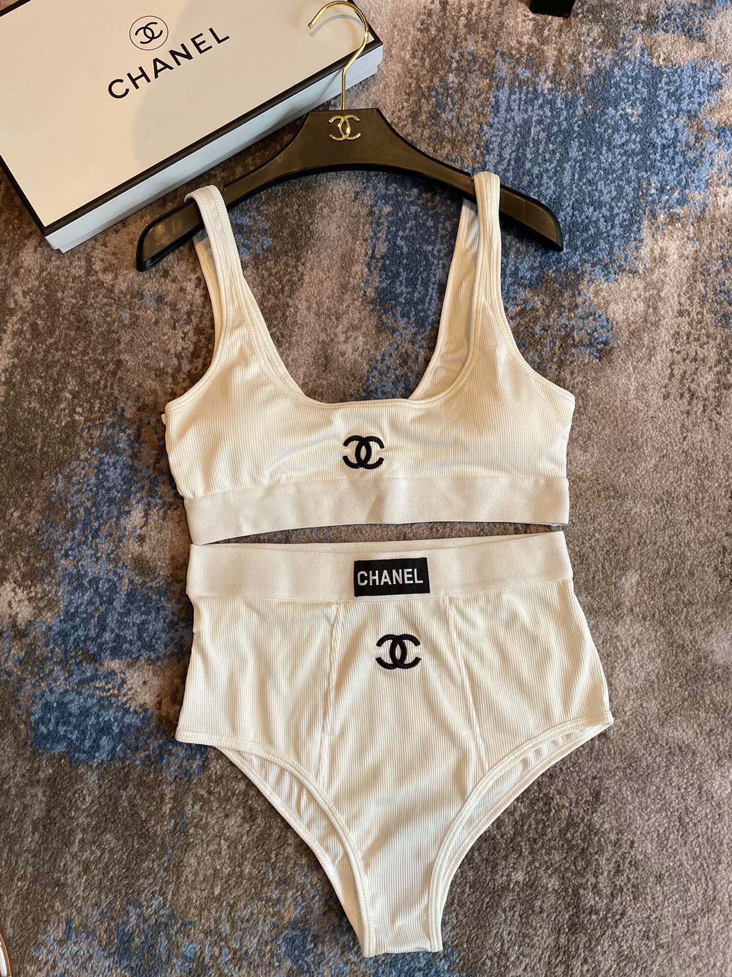  Chanel新款分体泳衣😍🥰适合多种场景的游泳衣🏊‍♀️海边 游泳池 温泉 水上乐园 漂流都可以😌内搭