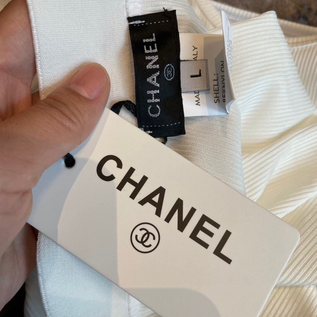  Chanel新款分体泳衣😍🥰适合多种场景的游泳衣🏊‍♀️海边 游泳池 温泉 水上乐园 漂流都可以😌内搭