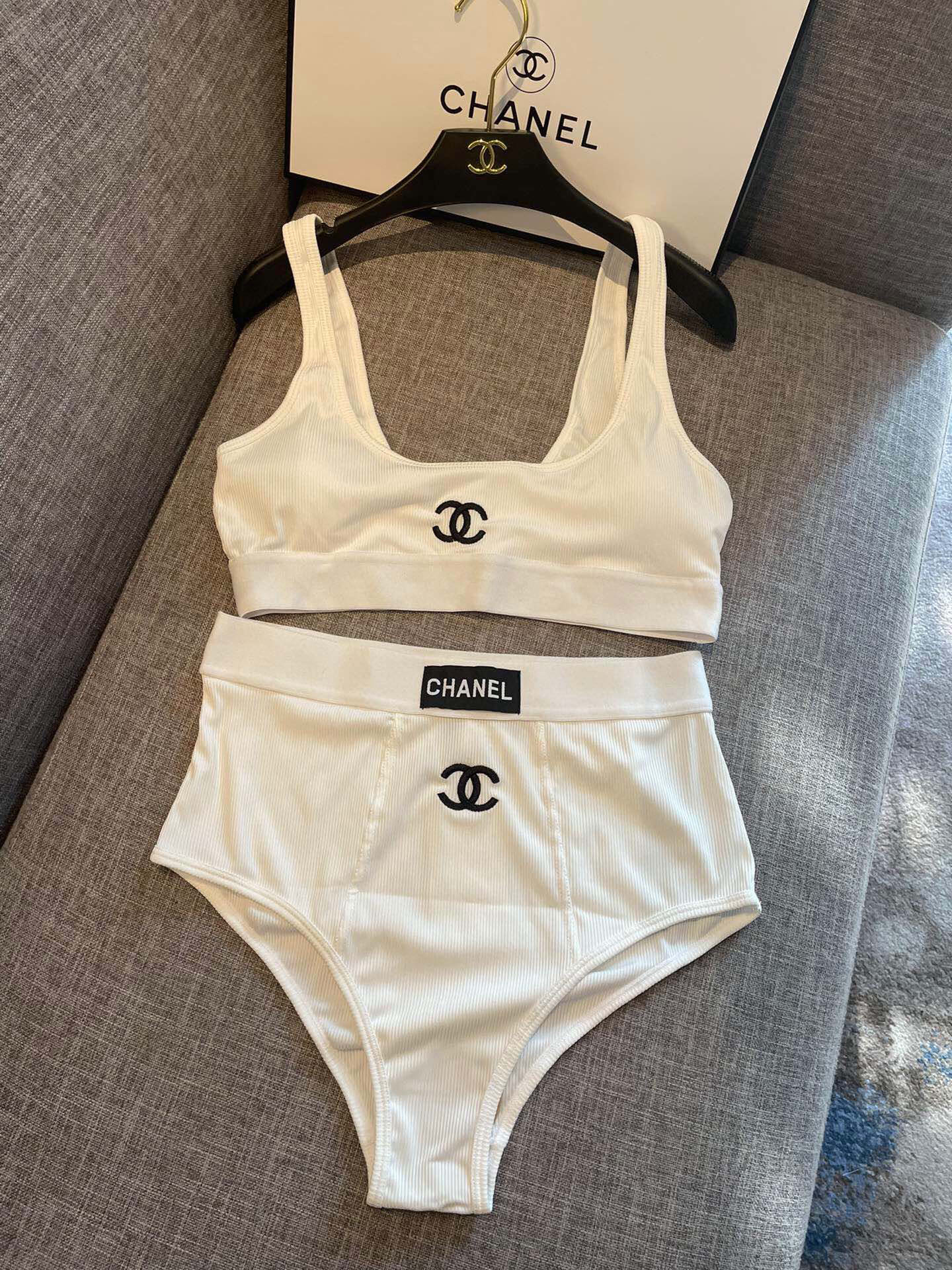  Chanel新款分体泳衣😍🥰适合多种场景的游泳衣🏊‍♀️海边 游泳池 温泉 水上乐园 漂流都可以😌内搭