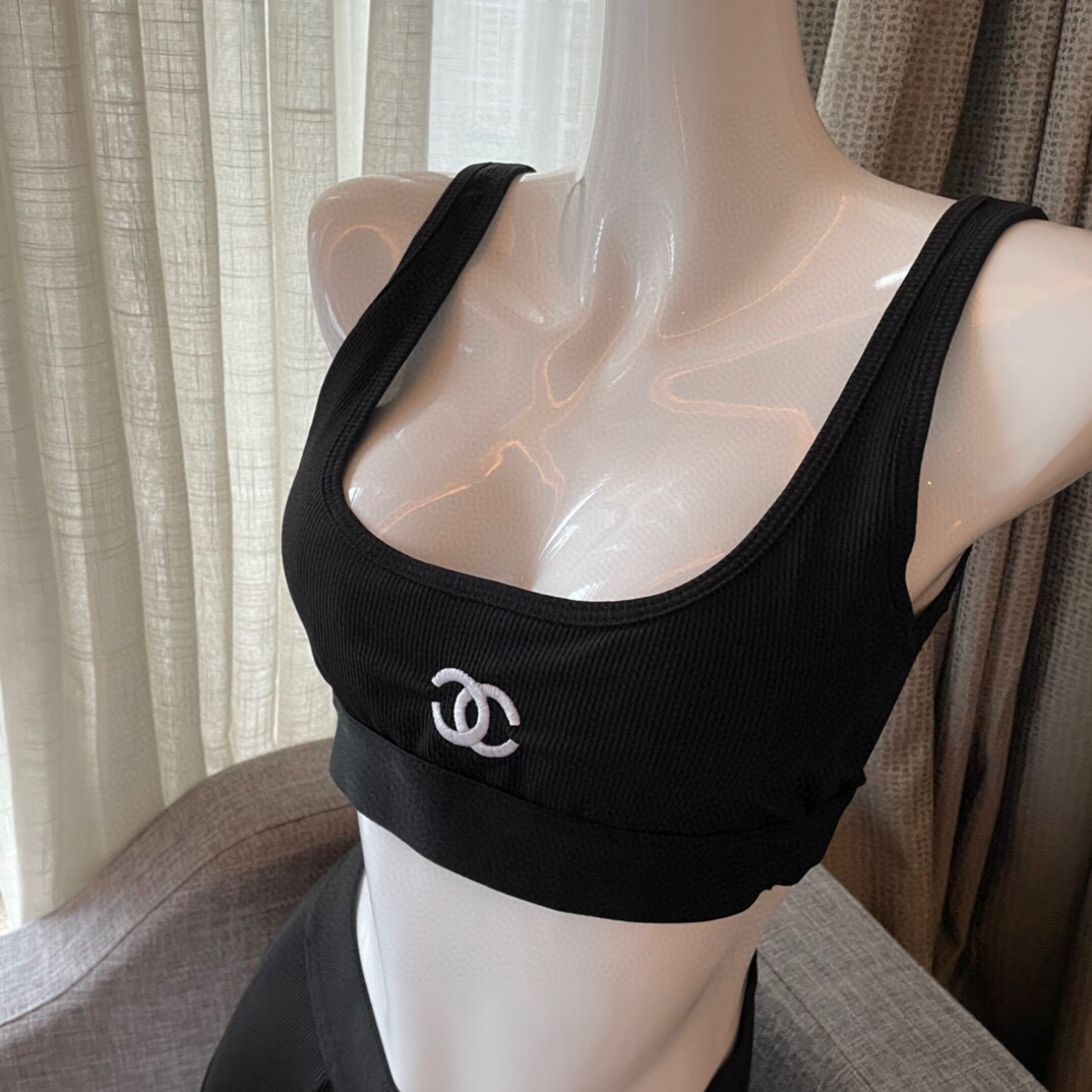  Chanel新款分体泳衣😍🥰适合多种场景的游泳衣🏊‍♀️海边 游泳池 温泉 水上乐园 漂流都可以😌内搭