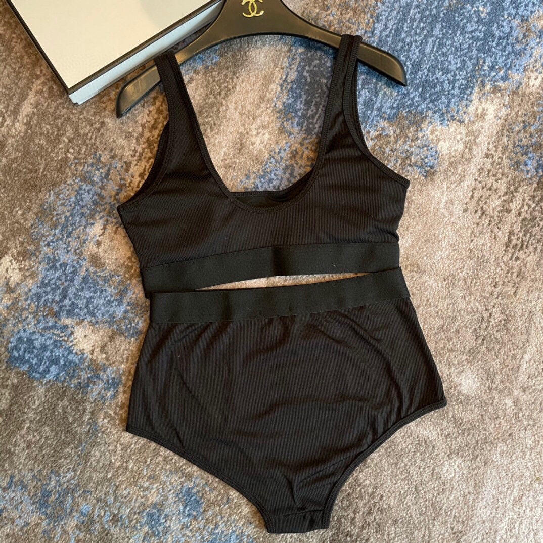  Chanel新款分体泳衣😍🥰适合多种场景的游泳衣🏊‍♀️海边 游泳池 温泉 水上乐园 漂流都可以😌内搭
