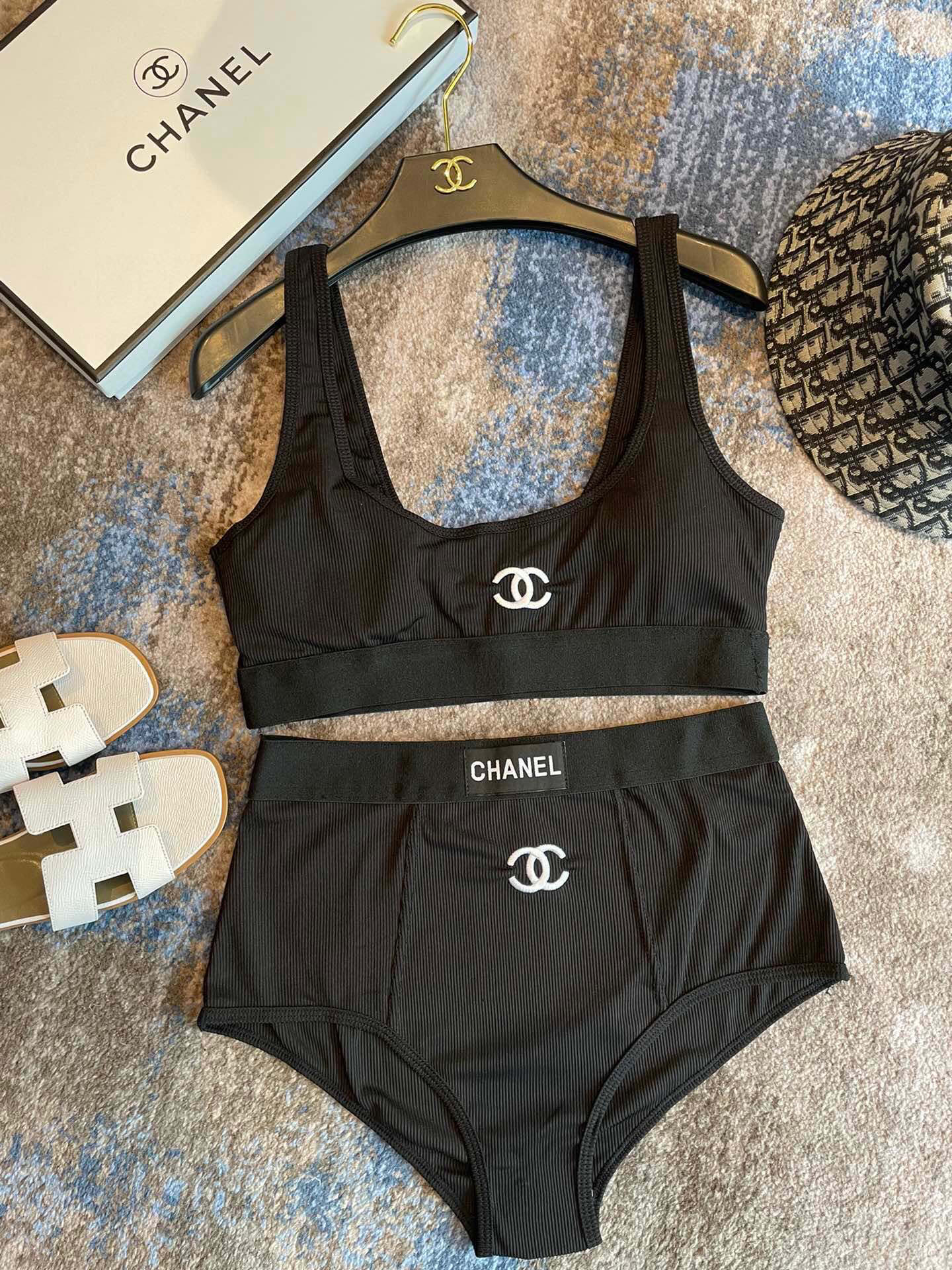  Chanel新款分体泳衣😍🥰适合多种场景的游泳衣🏊‍♀️海边 游泳池 温泉 水上乐园 漂流都可以😌内搭