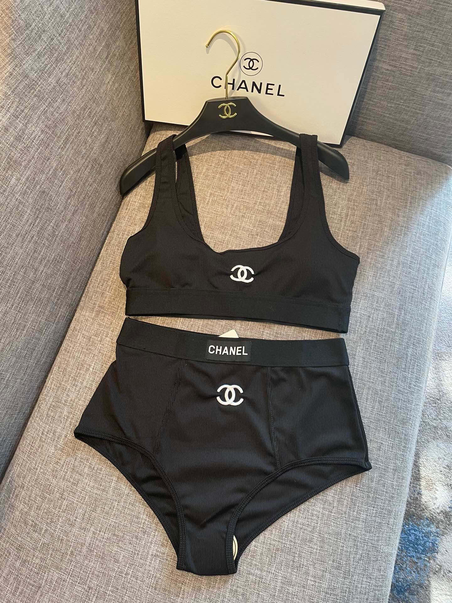  Chanel新款分体泳衣😍🥰适合多种场景的游泳衣🏊‍♀️海边 游泳池 温泉 水上乐园 漂流都可以😌内搭