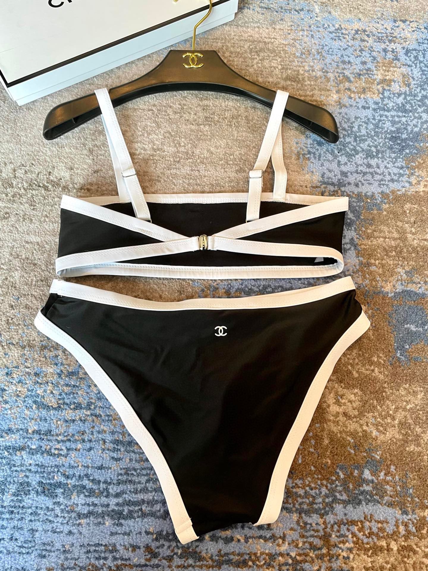  Chanel新款比基尼中古套装 小香logo印花吊带背心+三角打底裤分体泳衣，黑色，S M LXl