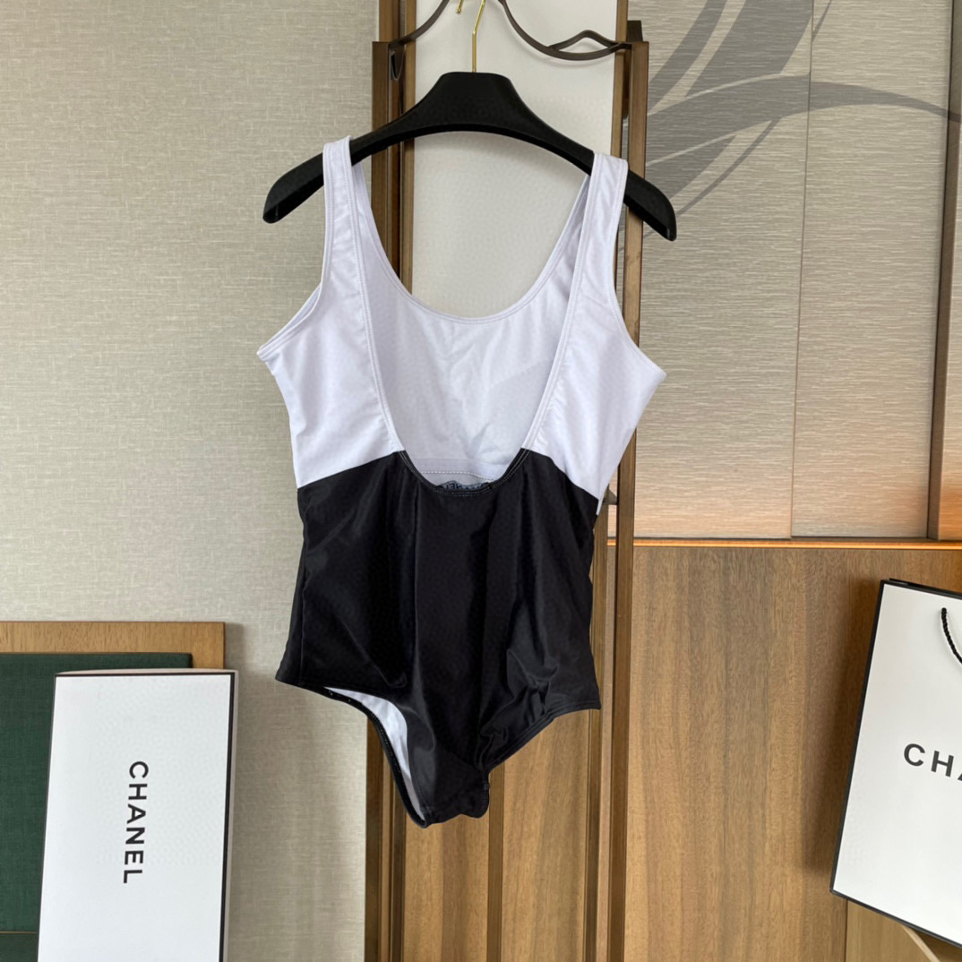  Chanel 香奈儿连体泳衣  😍🥰适合多种场景的游泳衣🏊‍♀️海边 游泳池 温泉 水上乐园 漂流都可
